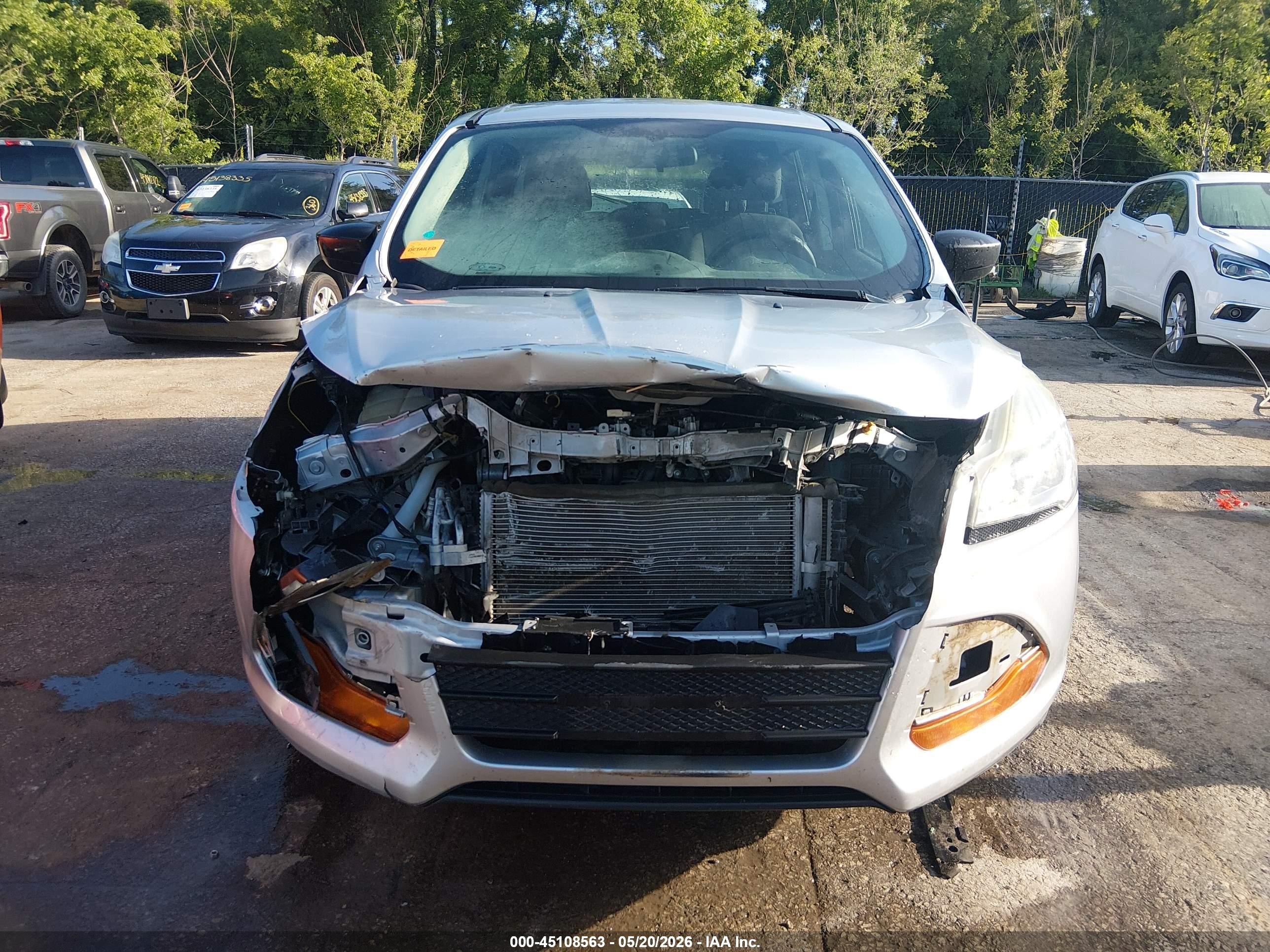2013 Ford Escape S Серебряный vin: 1FMCU0F72DUC14584