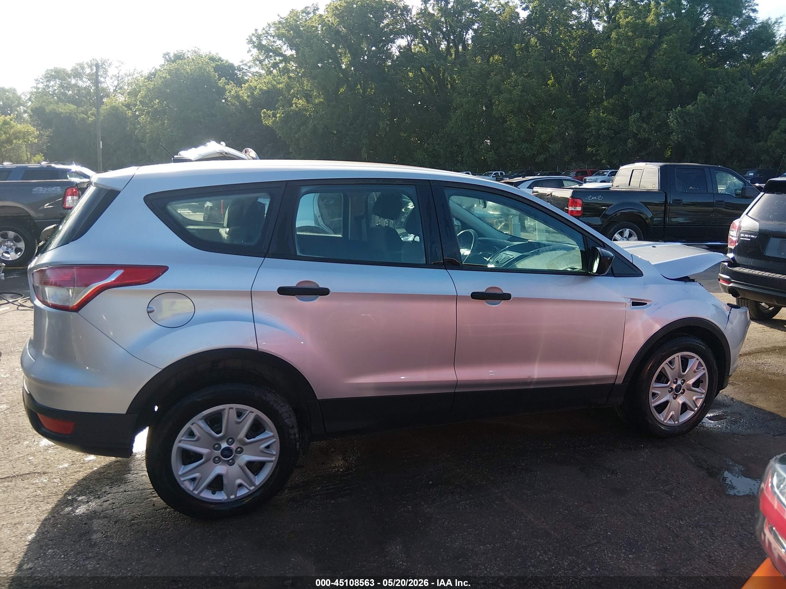 2013 Ford Escape S Серебряный vin: 1FMCU0F72DUC14584