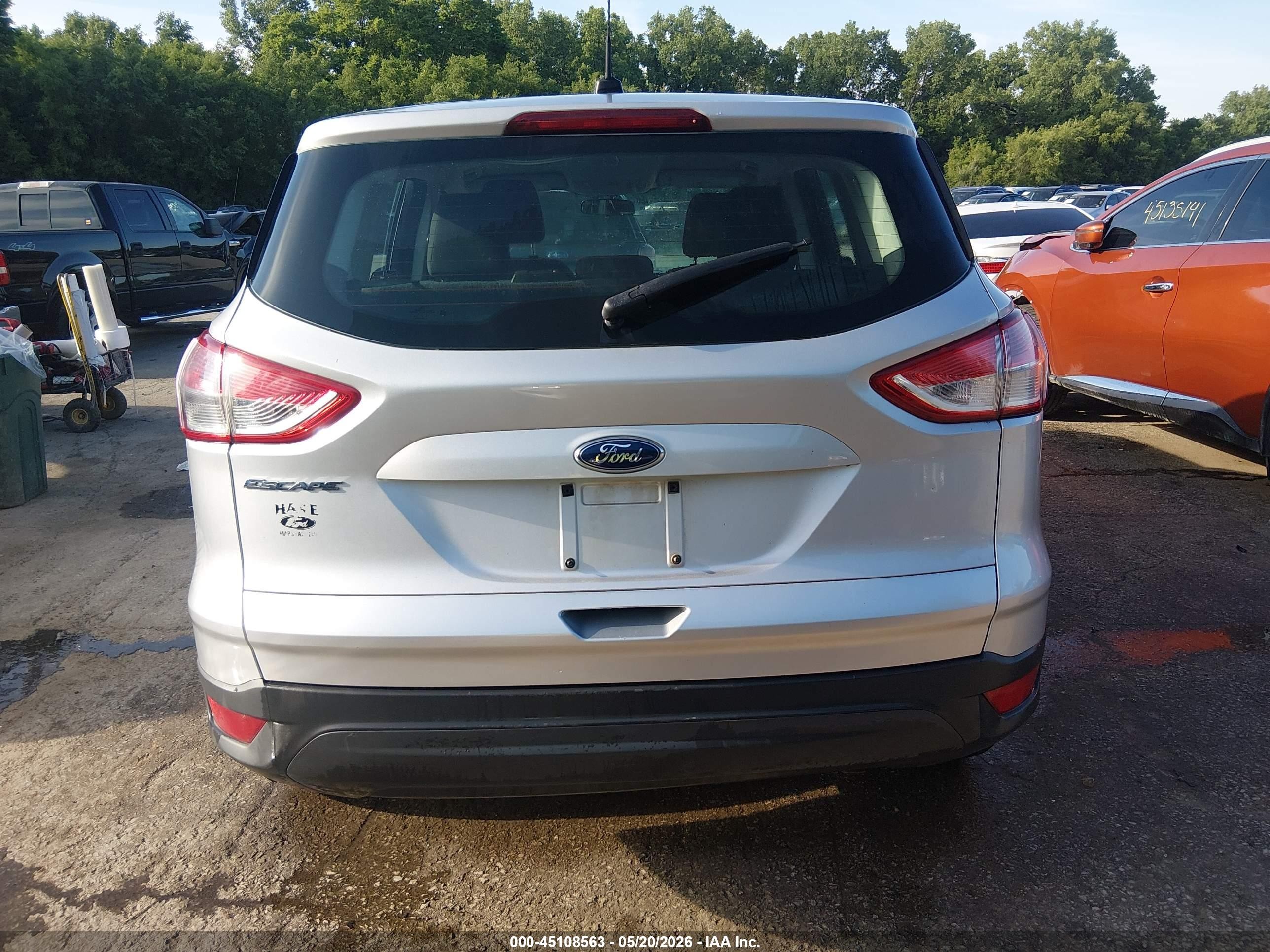 2013 Ford Escape S Серебряный vin: 1FMCU0F72DUC14584