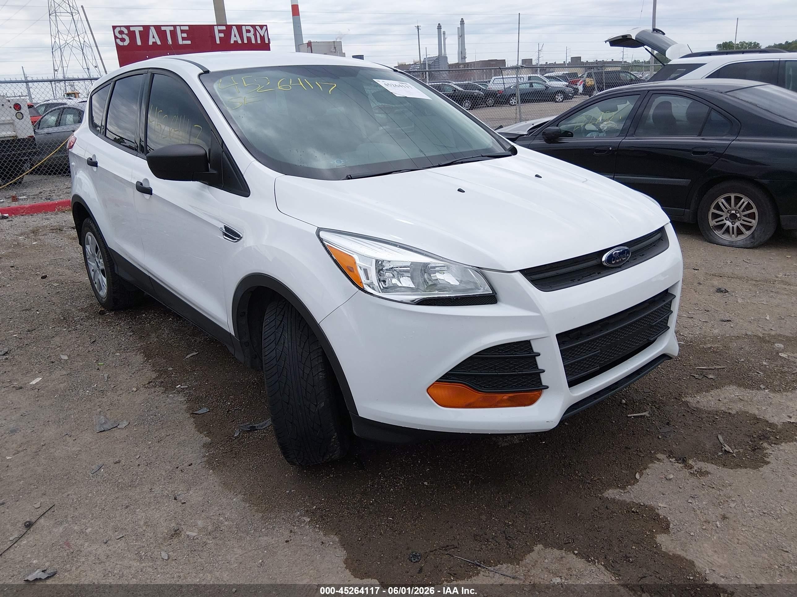 2013 Ford Escape S White vin: 1FMCU0F72DUC77409