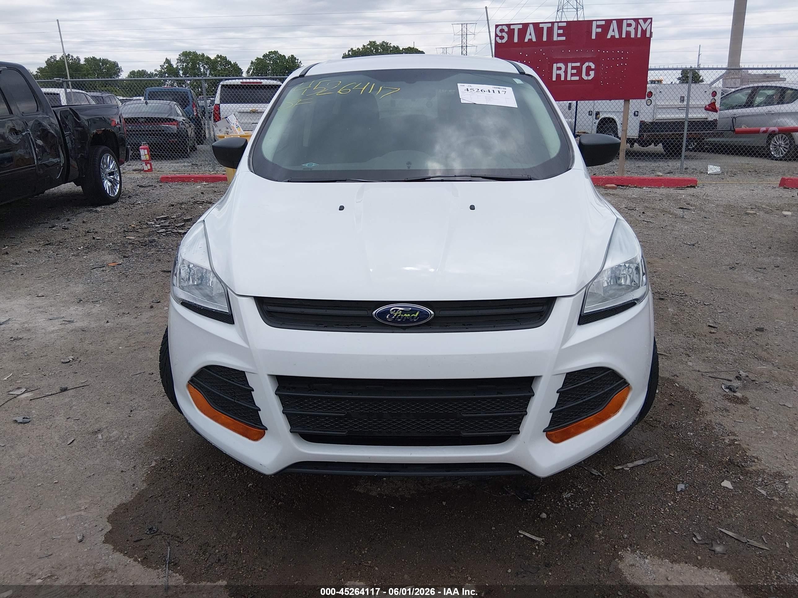 2013 Ford Escape S White vin: 1FMCU0F72DUC77409