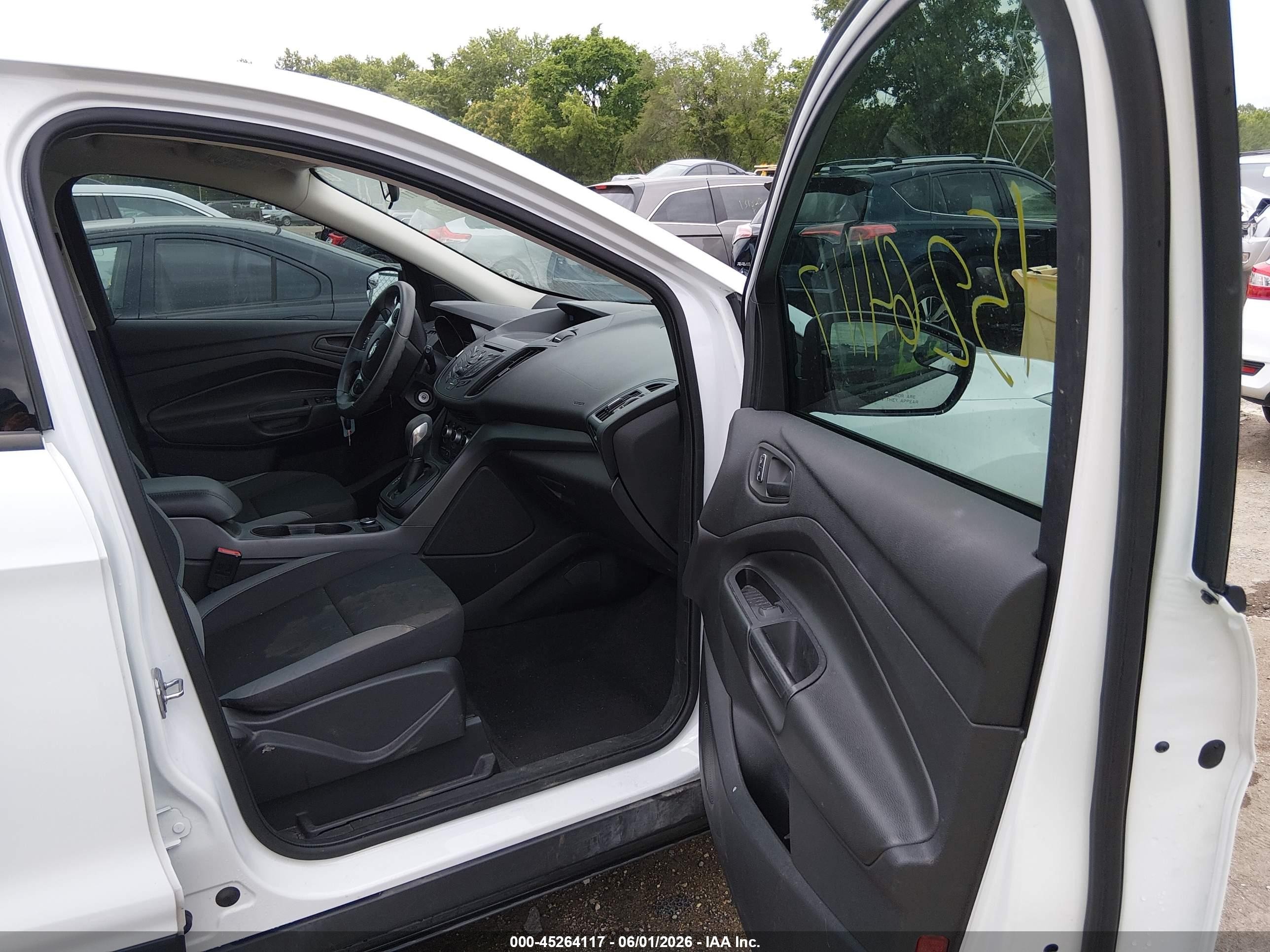 2013 Ford Escape S White vin: 1FMCU0F72DUC77409