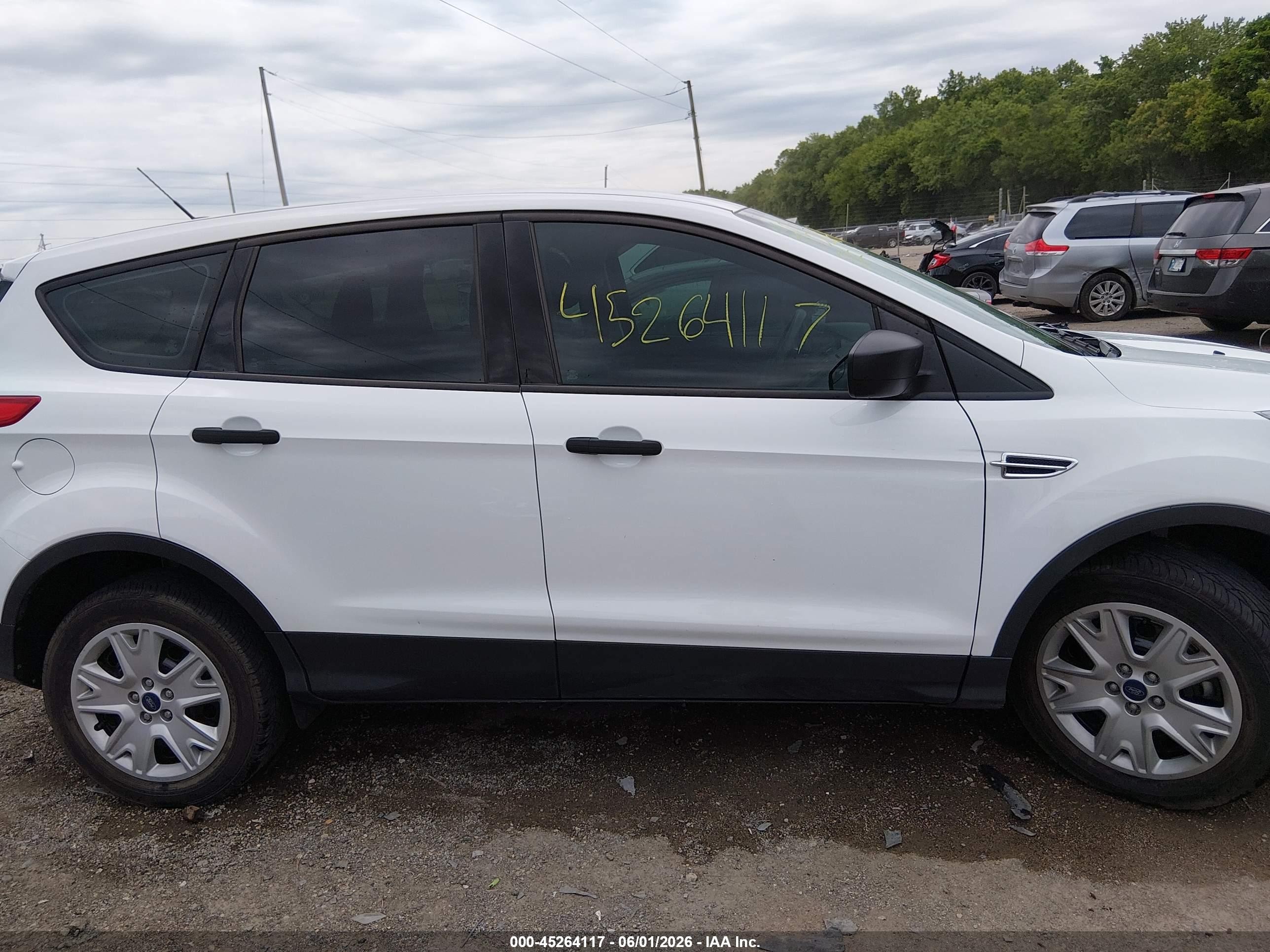 2013 Ford Escape S White vin: 1FMCU0F72DUC77409