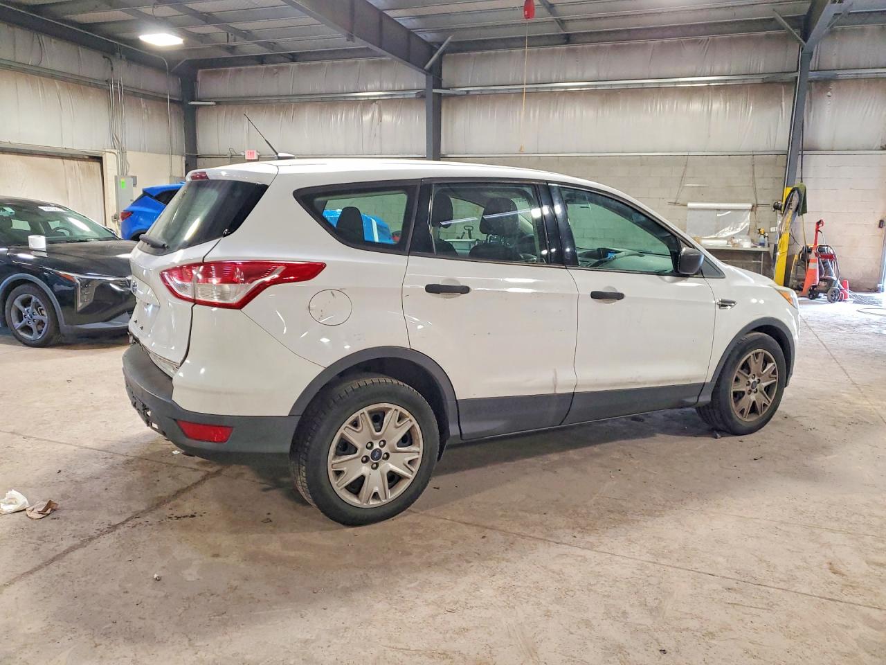 2015 Ford Escape S White vin: 1FMCU0F72FUB54597