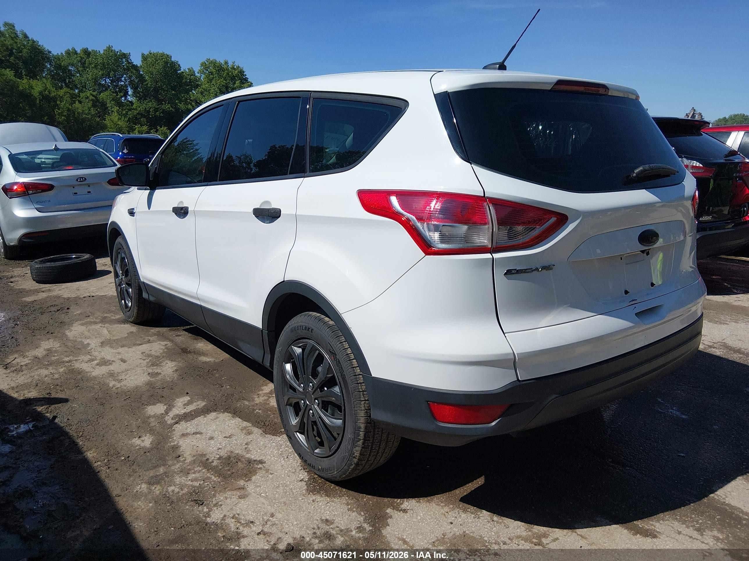 2015 Ford Escape S White vin: 1FMCU0F72FUC42839