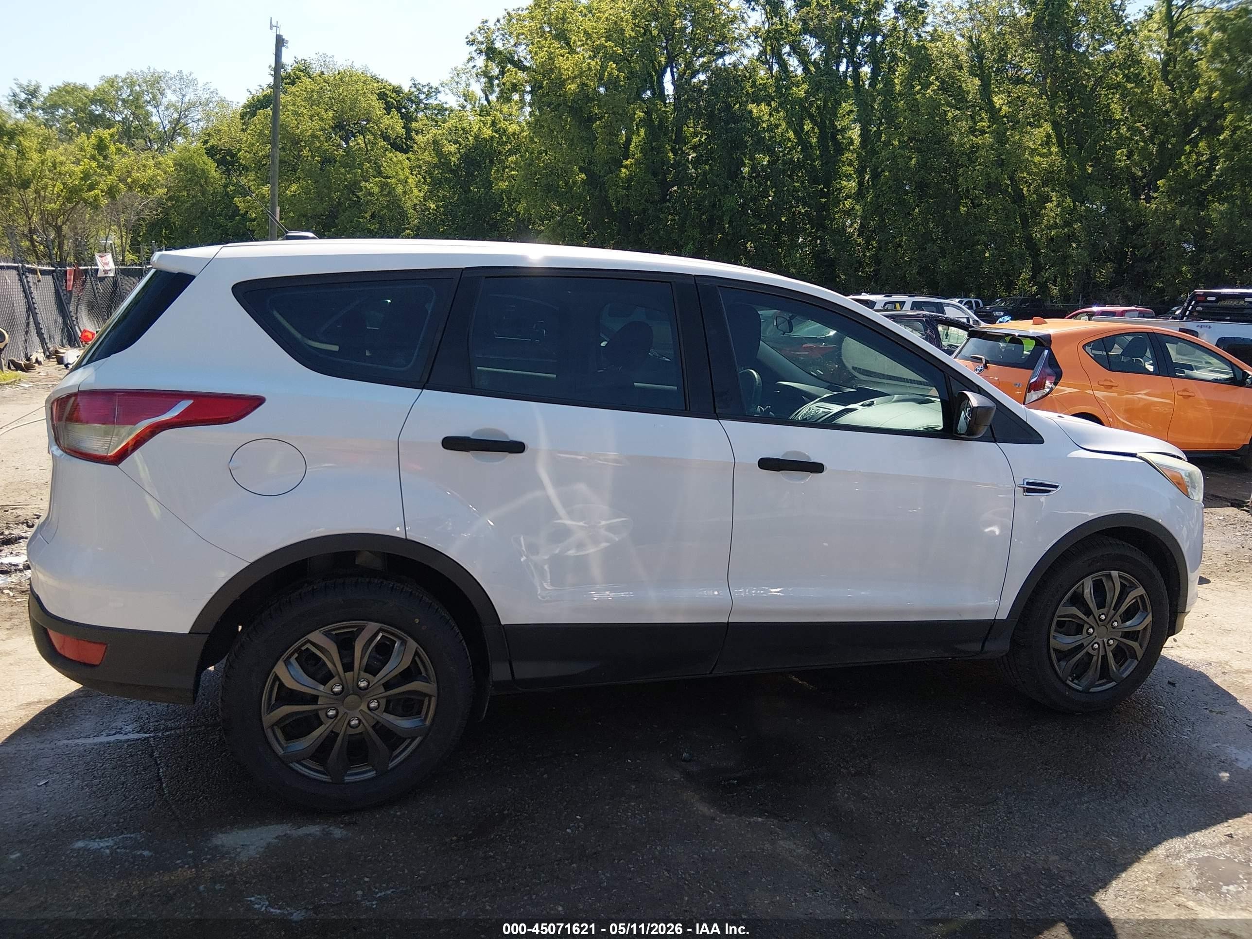 2015 Ford Escape S White vin: 1FMCU0F72FUC42839