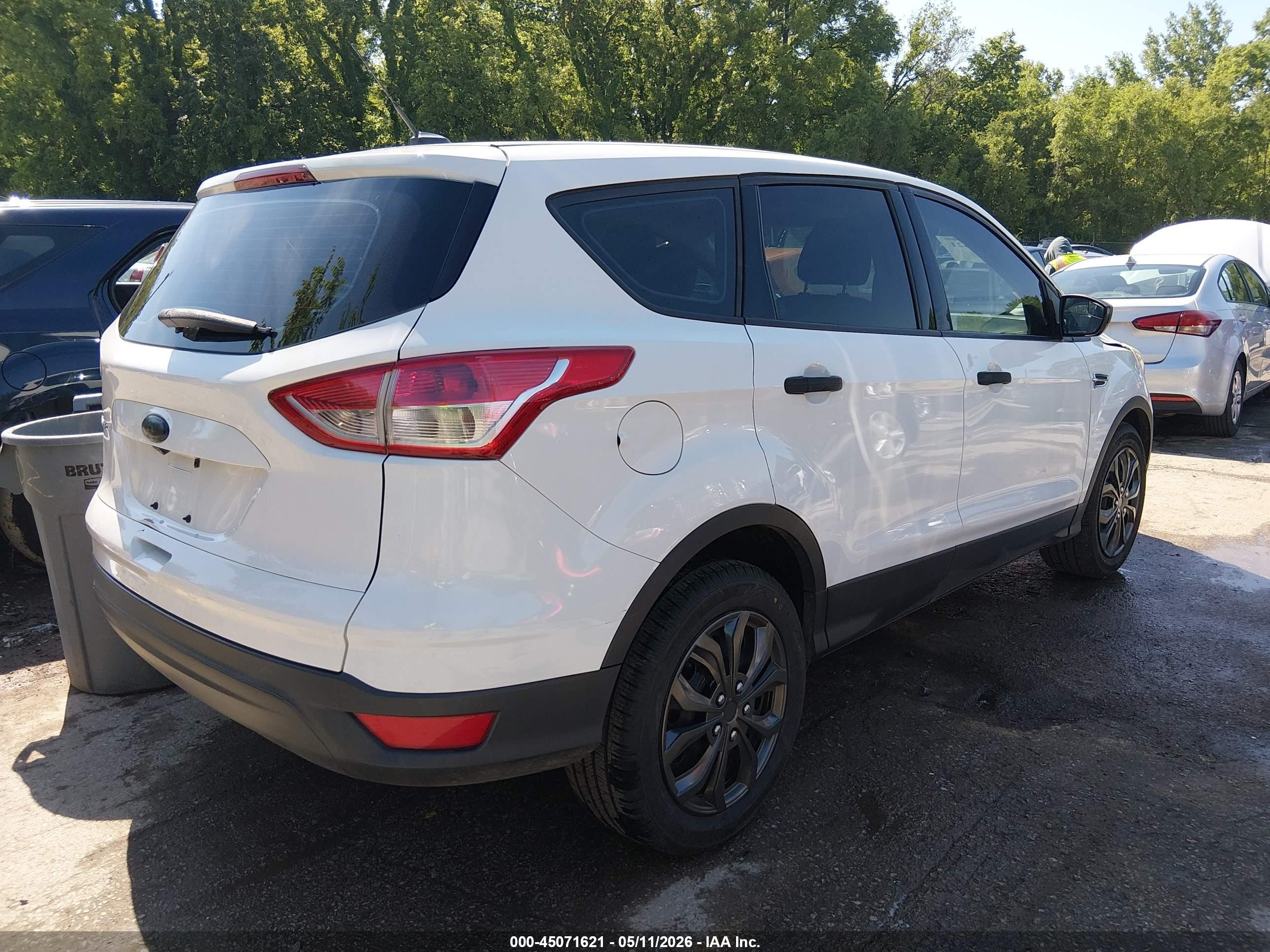2015 Ford Escape S White vin: 1FMCU0F72FUC42839