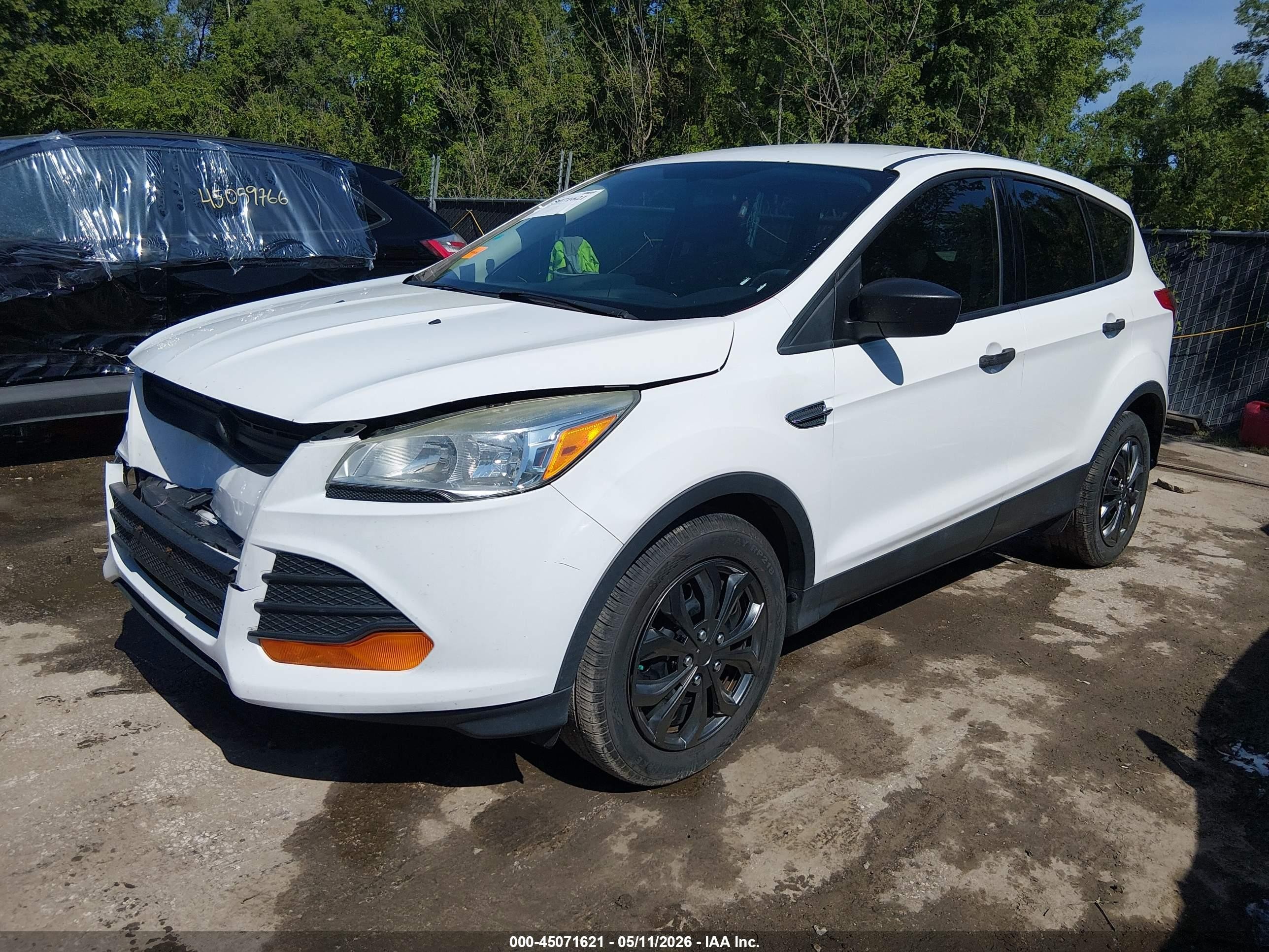 2015 Ford Escape S White vin: 1FMCU0F72FUC42839