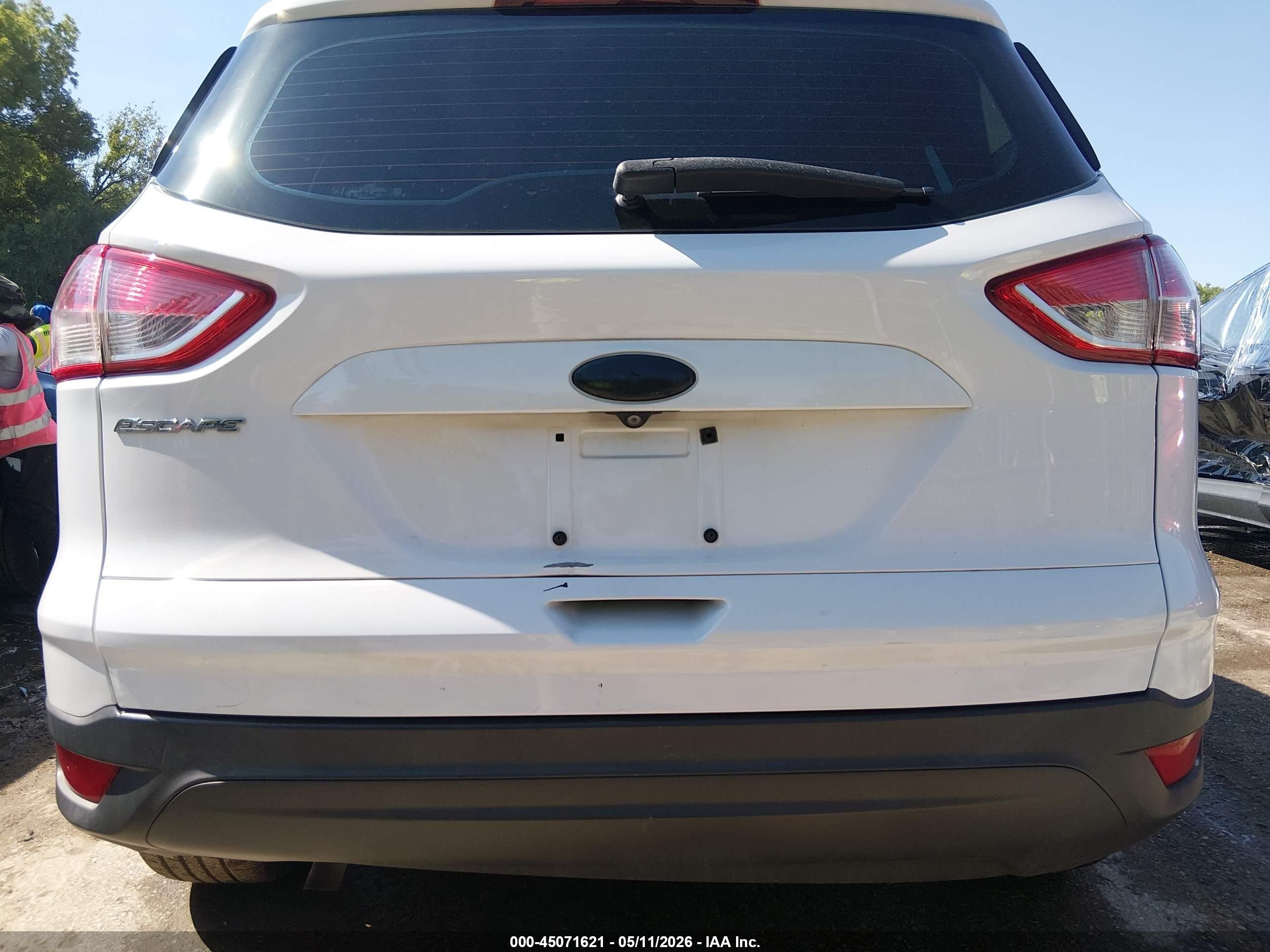 2015 Ford Escape S White vin: 1FMCU0F72FUC42839