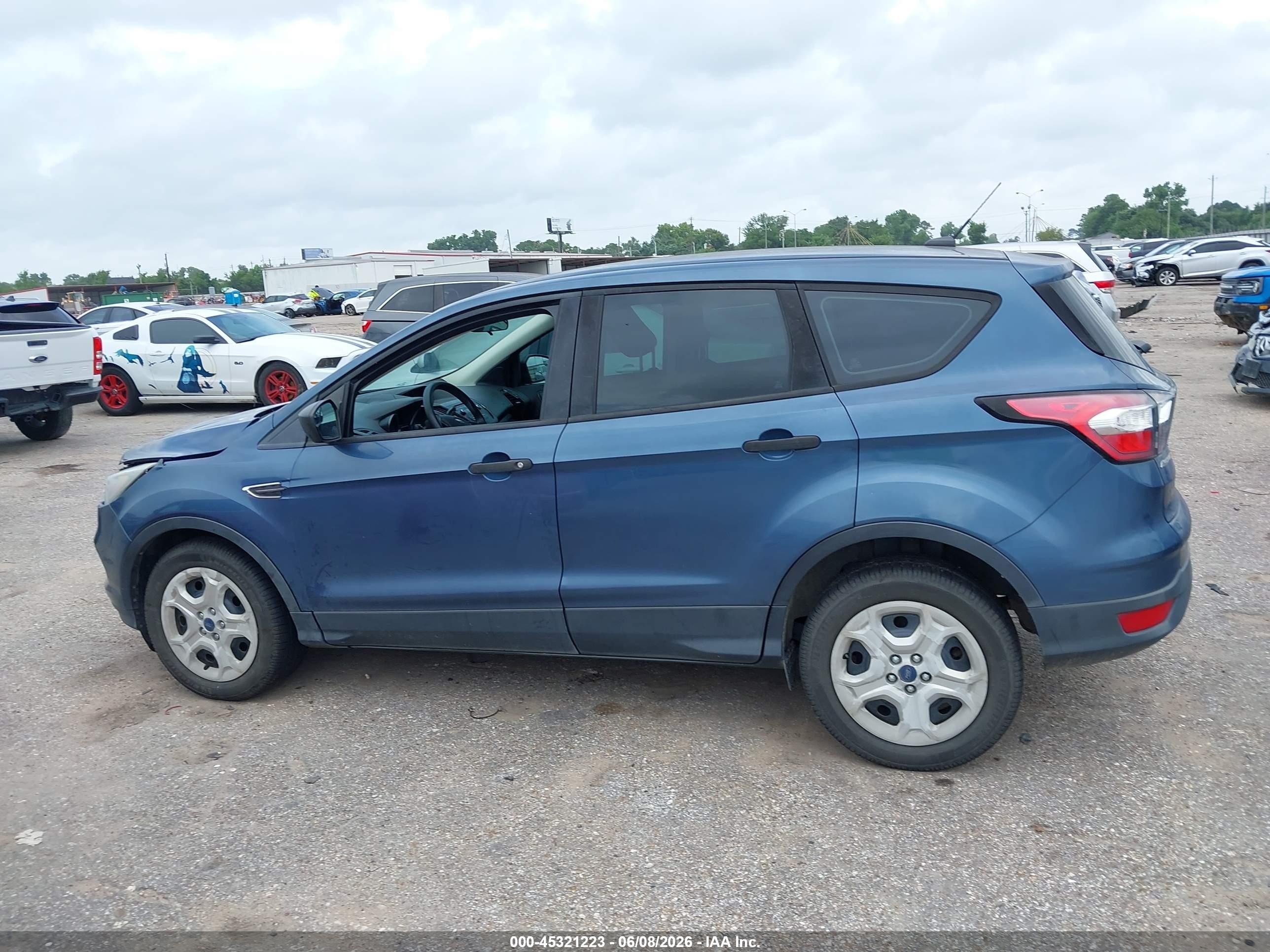 2018 Ford Escape S Blue vin: 1FMCU0F72JUA09309
