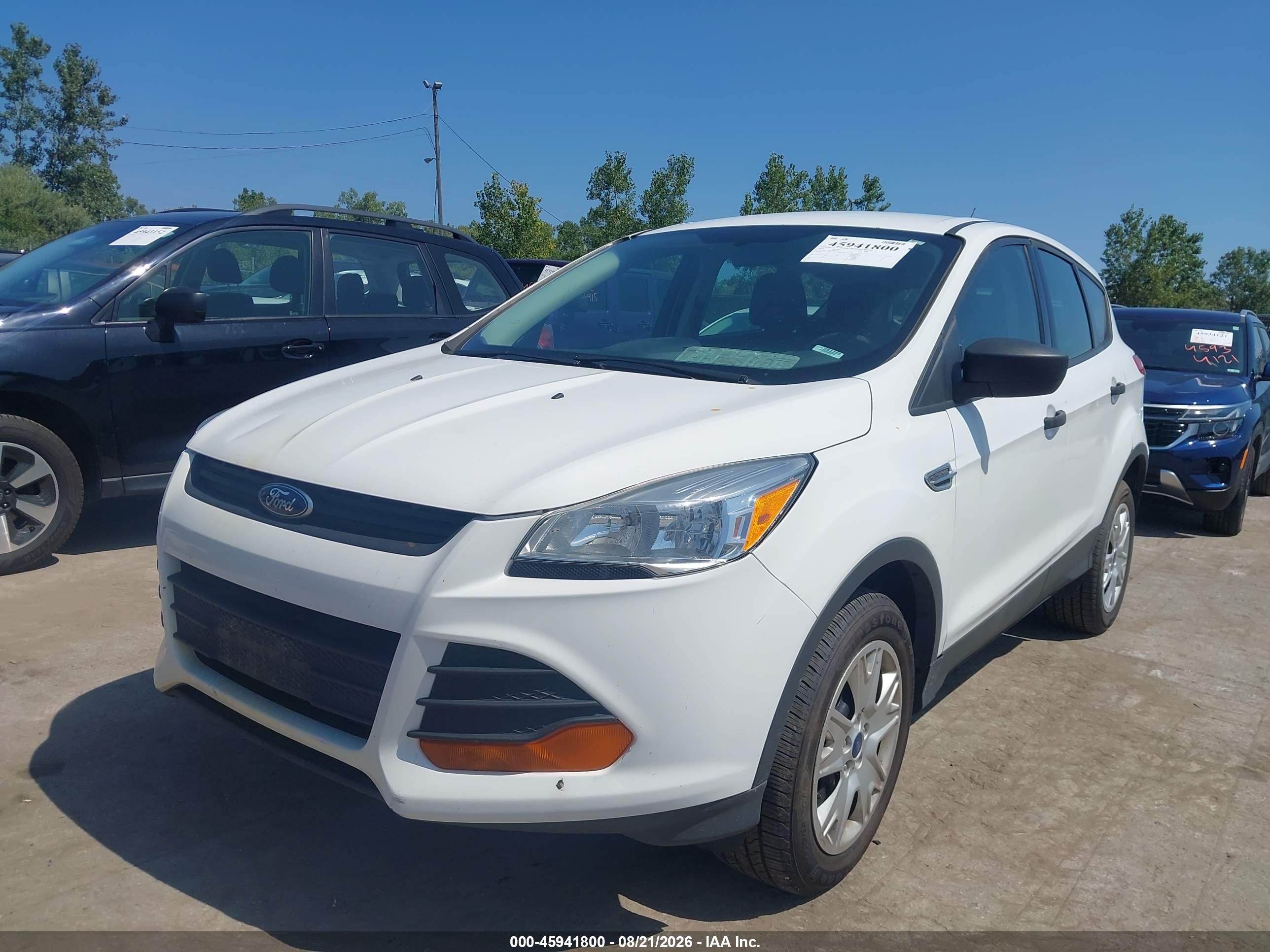 2013 Ford Escape S White vin: 1FMCU0F73DUA30254