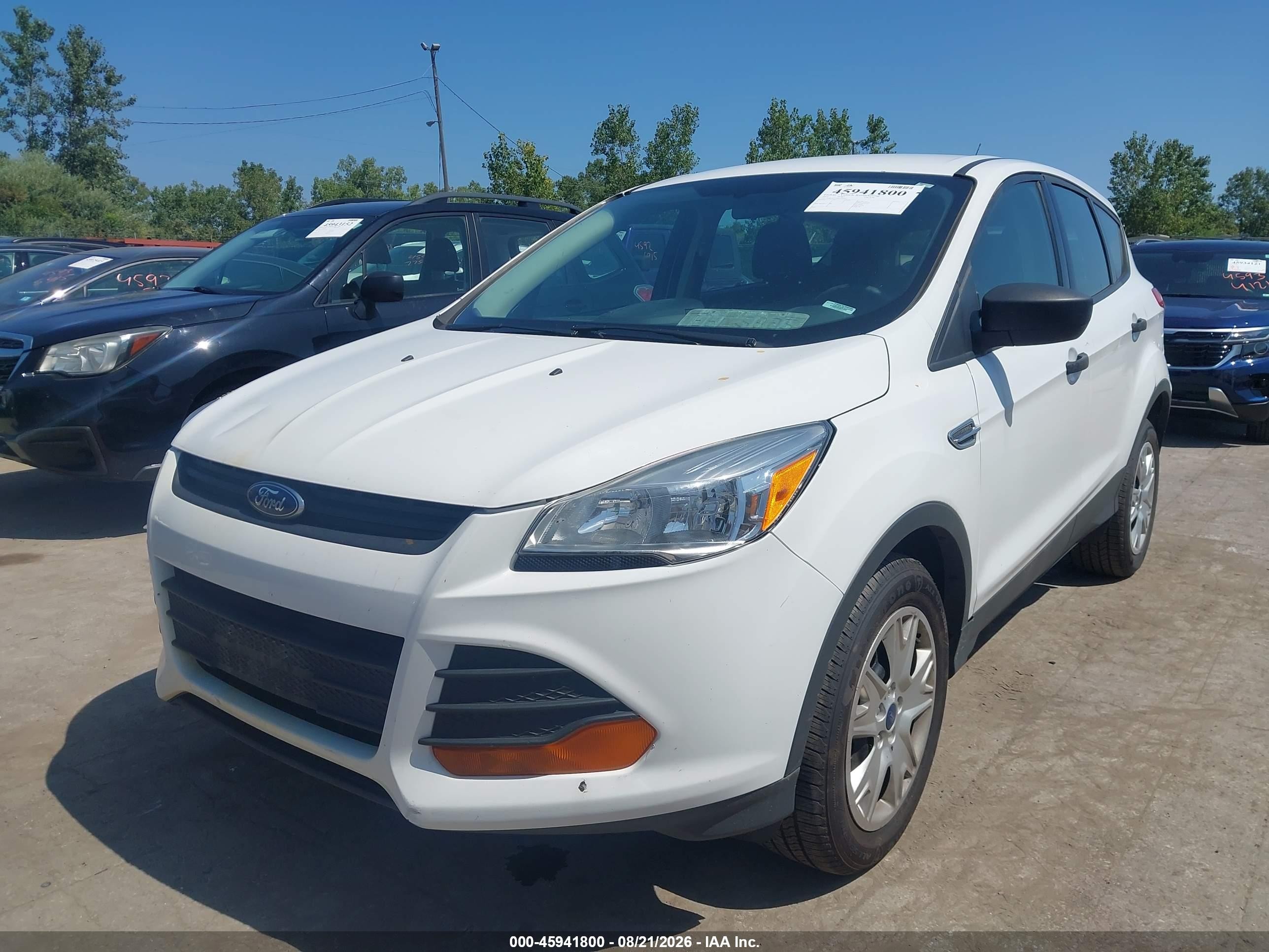 2013 Ford Escape S White vin: 1FMCU0F73DUA30254