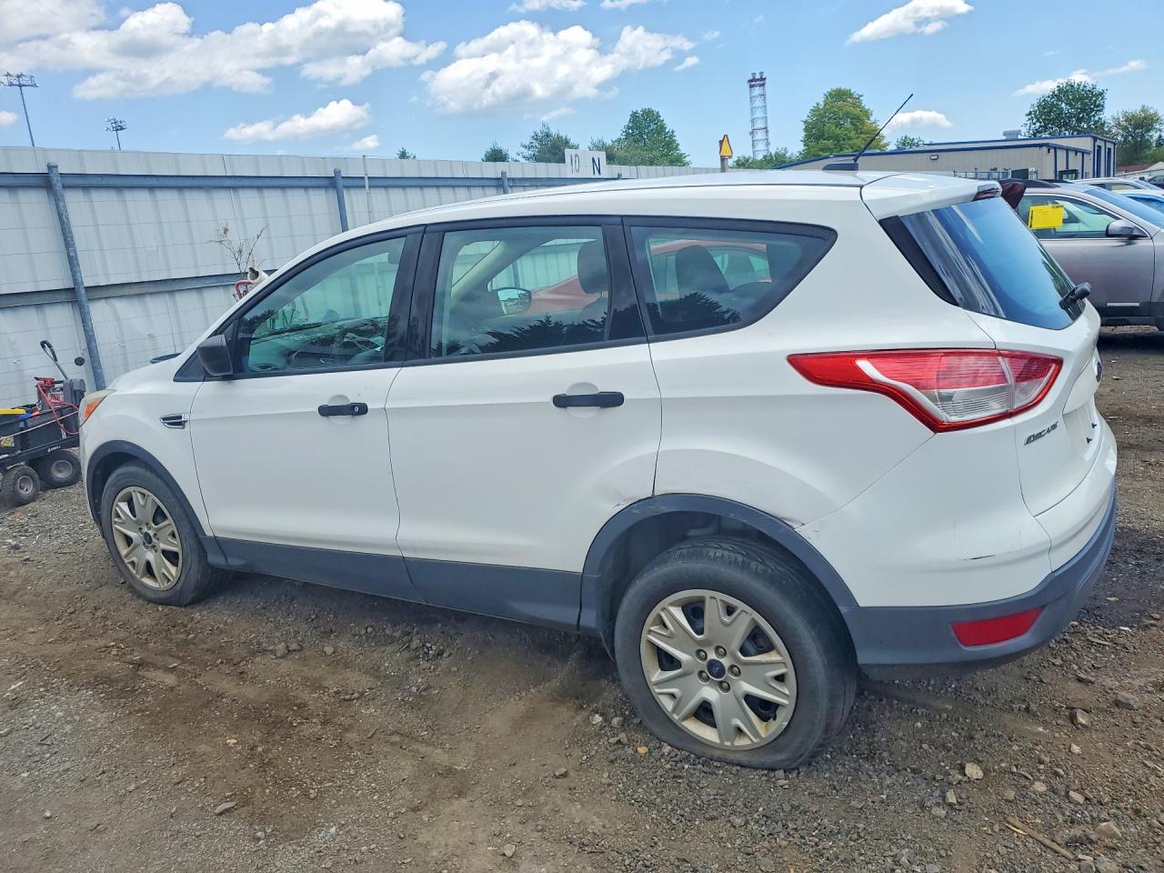 2014 Ford Escape White vin: 1FMCU0F73EUB56311