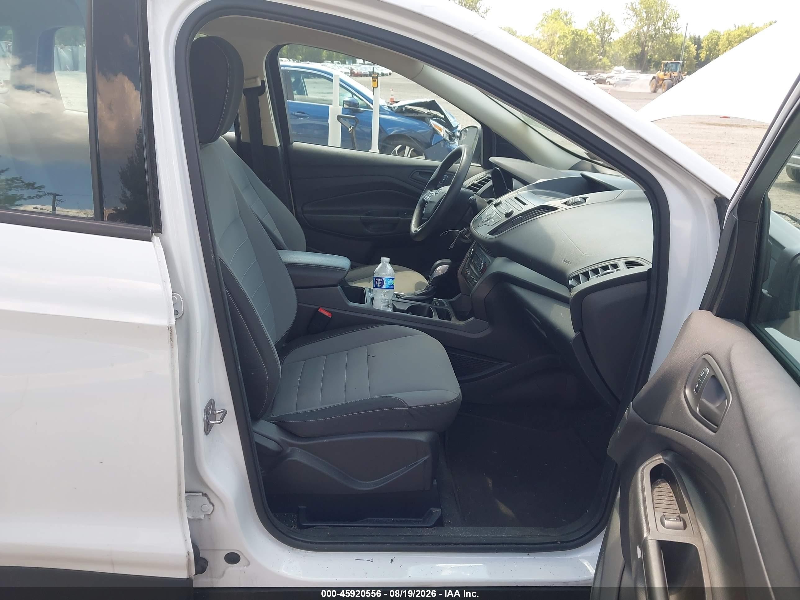 2017 Ford Escape S Белый vin: 1FMCU0F73HUB12233