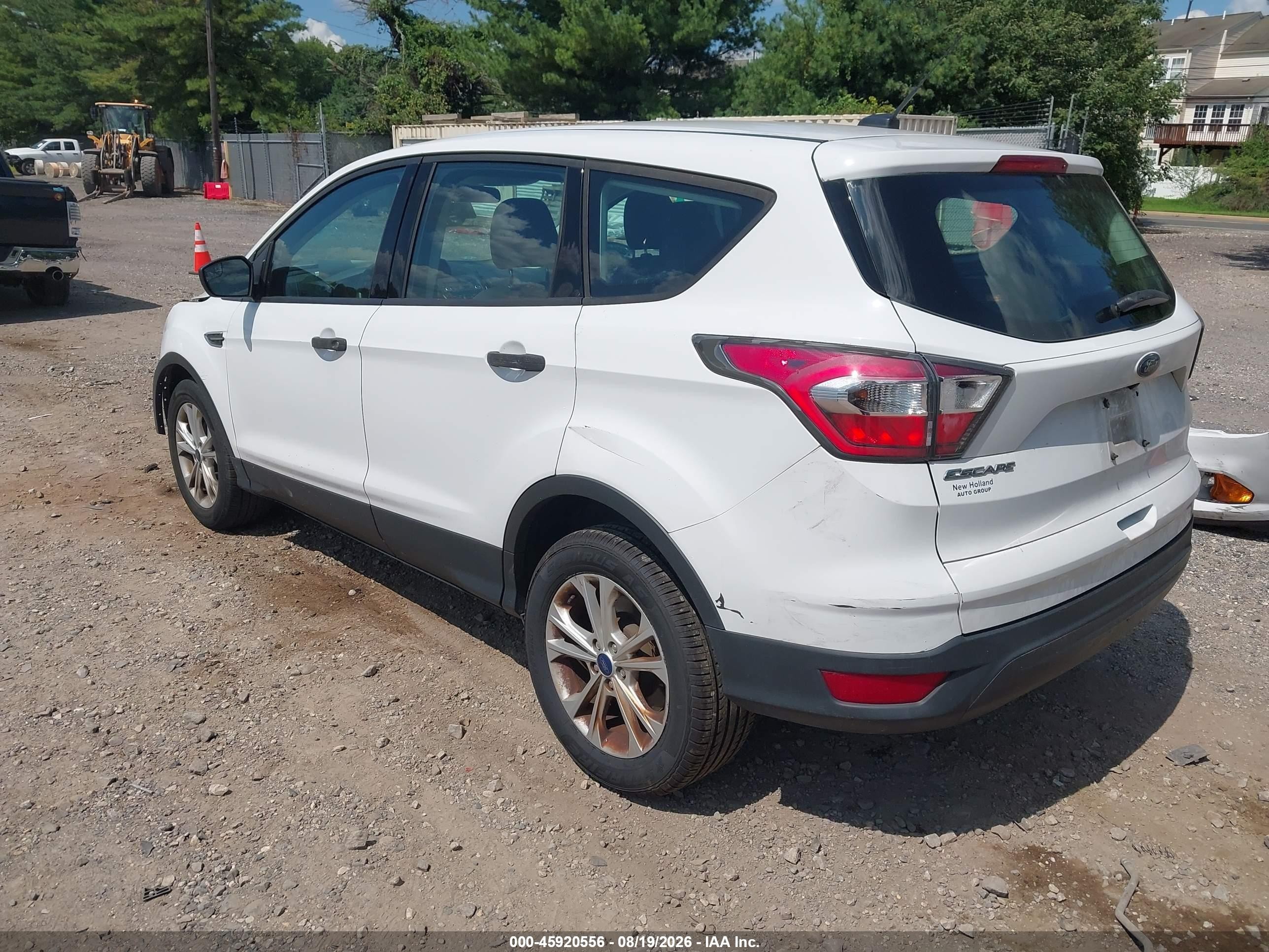 2017 Ford Escape S Белый vin: 1FMCU0F73HUB12233