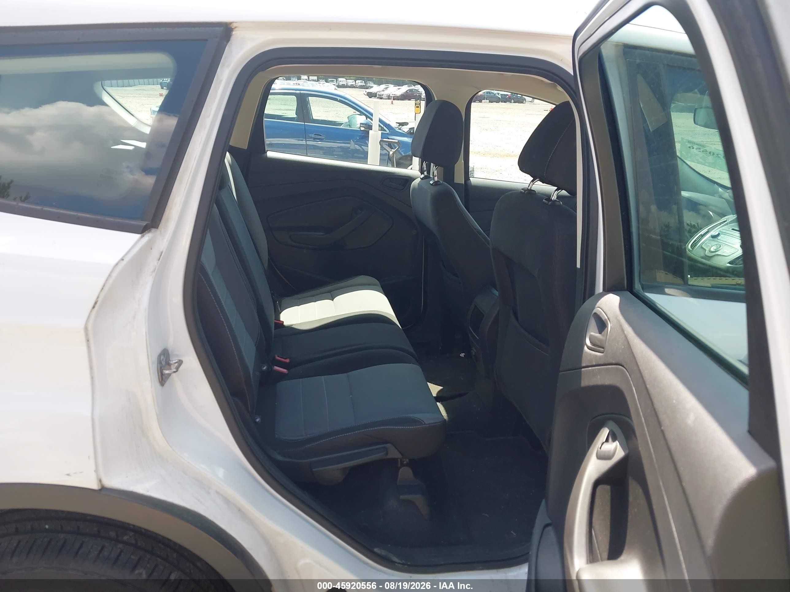 2017 Ford Escape S Белый vin: 1FMCU0F73HUB12233