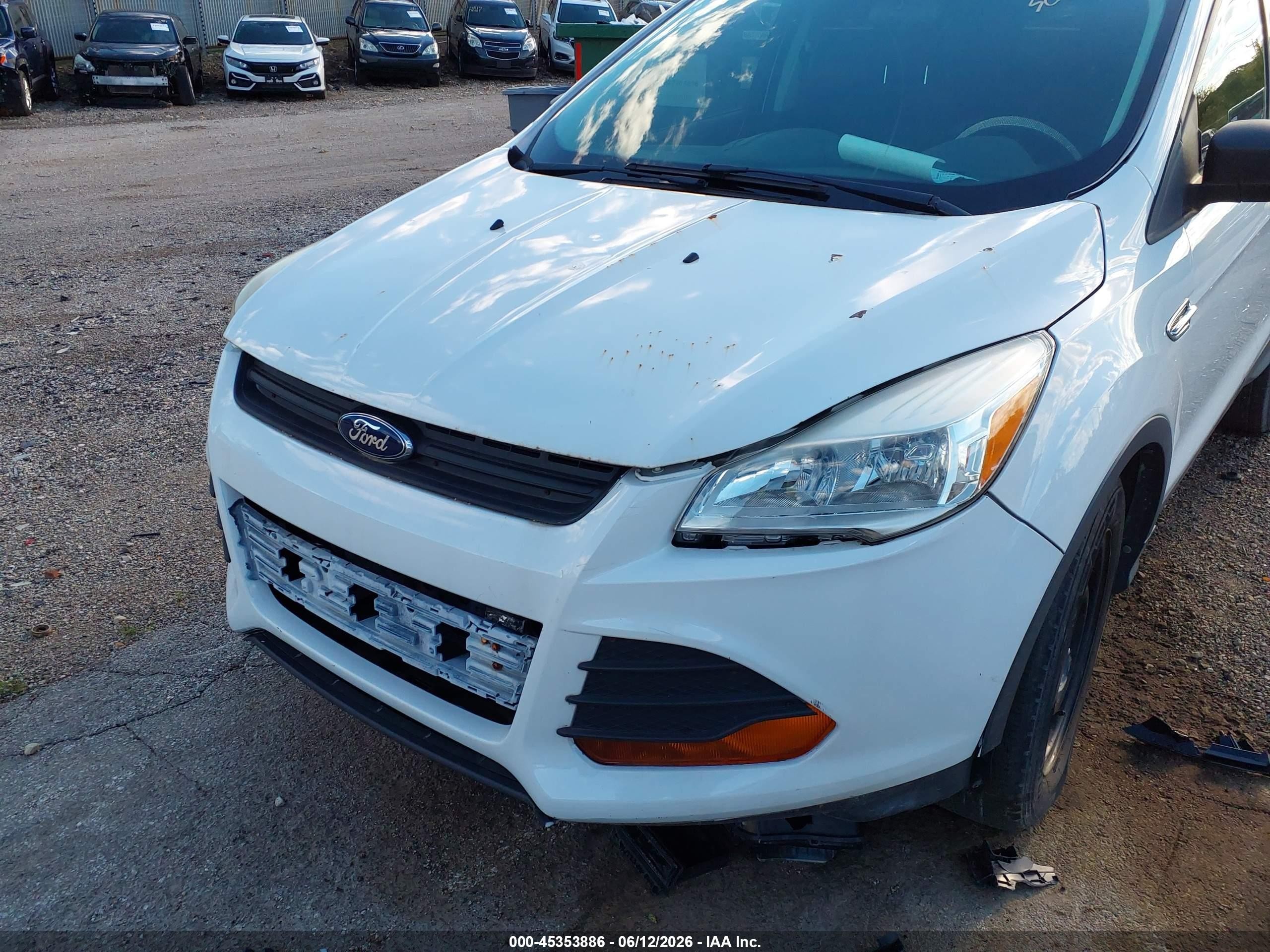 2013 Ford Escape S White vin: 1FMCU0F74DUB80499