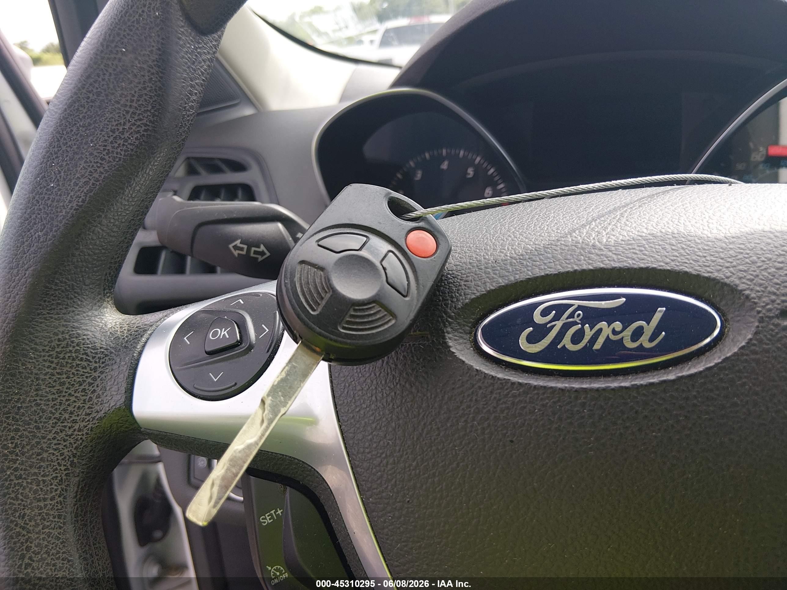 2013 Ford Escape S White vin: 1FMCU0F74DUB90546