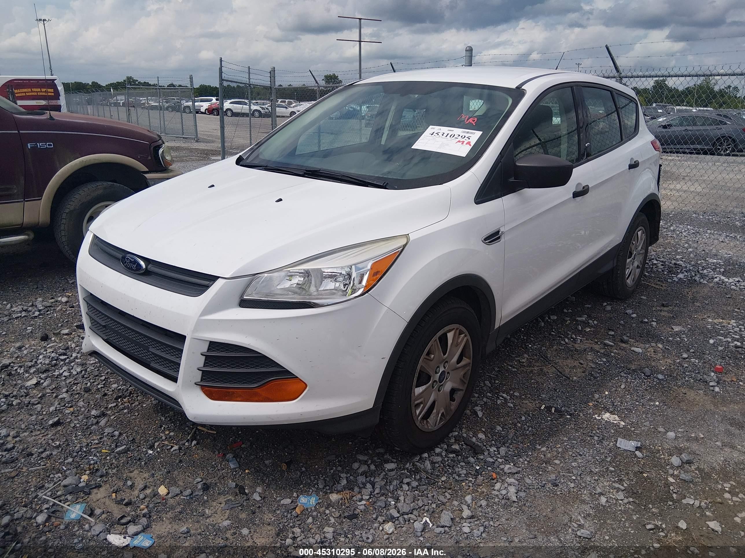 2013 Ford Escape S White vin: 1FMCU0F74DUB90546