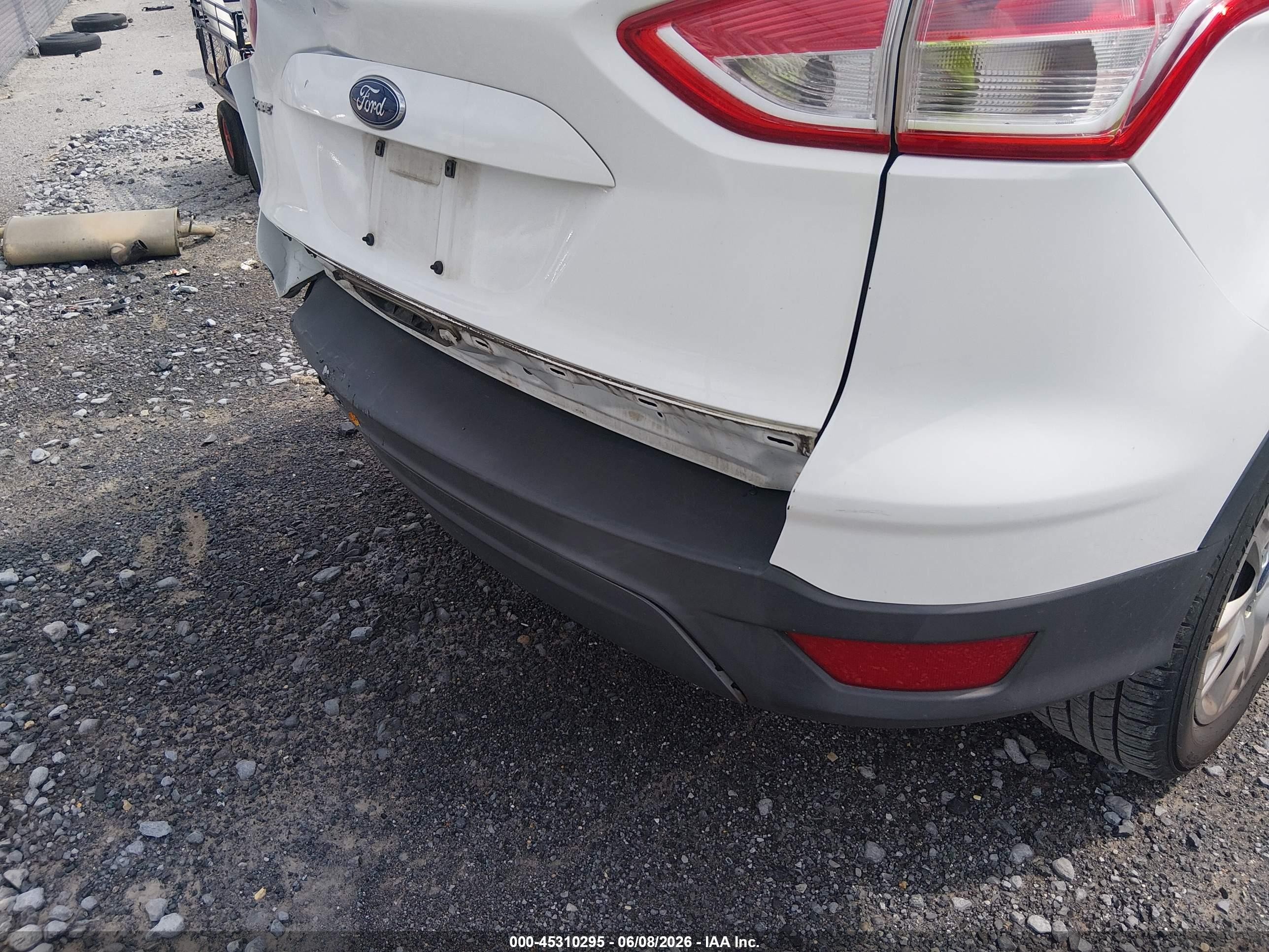 2013 Ford Escape S White vin: 1FMCU0F74DUB90546