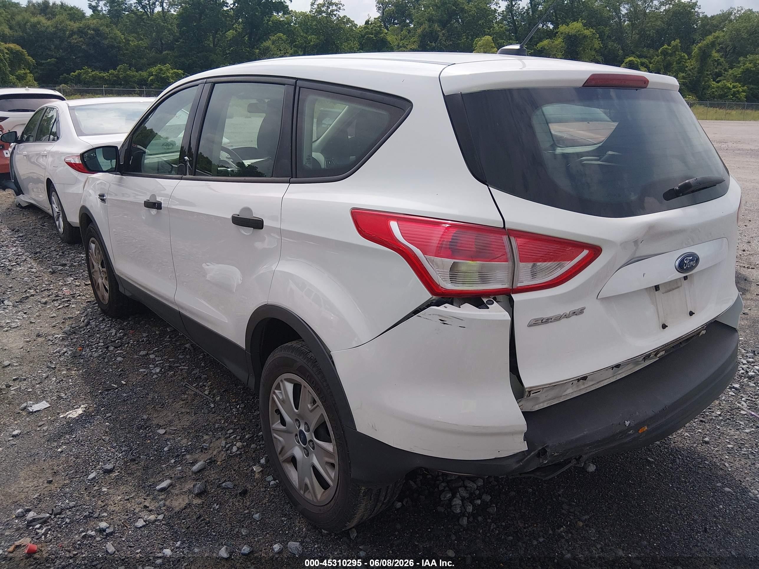 2013 Ford Escape S White vin: 1FMCU0F74DUB90546