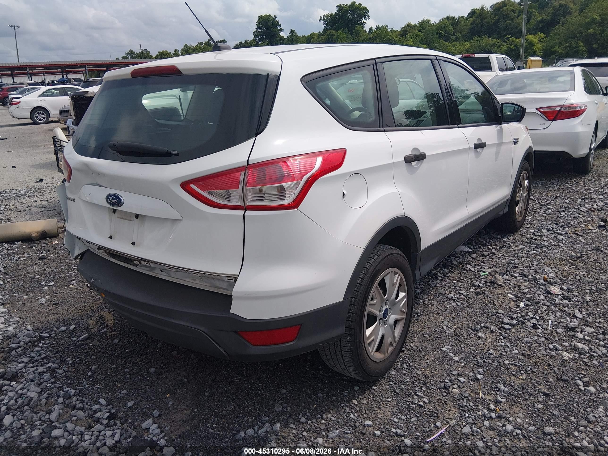 2013 Ford Escape S White vin: 1FMCU0F74DUB90546