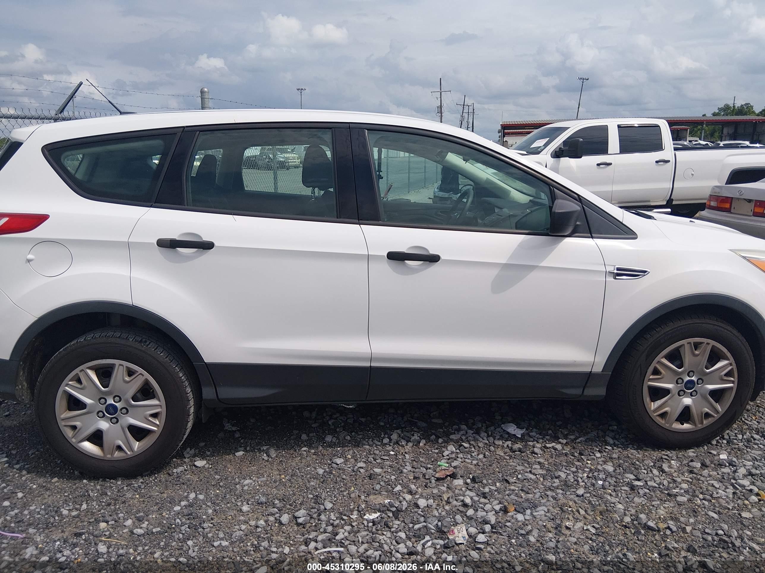 2013 Ford Escape S White vin: 1FMCU0F74DUB90546