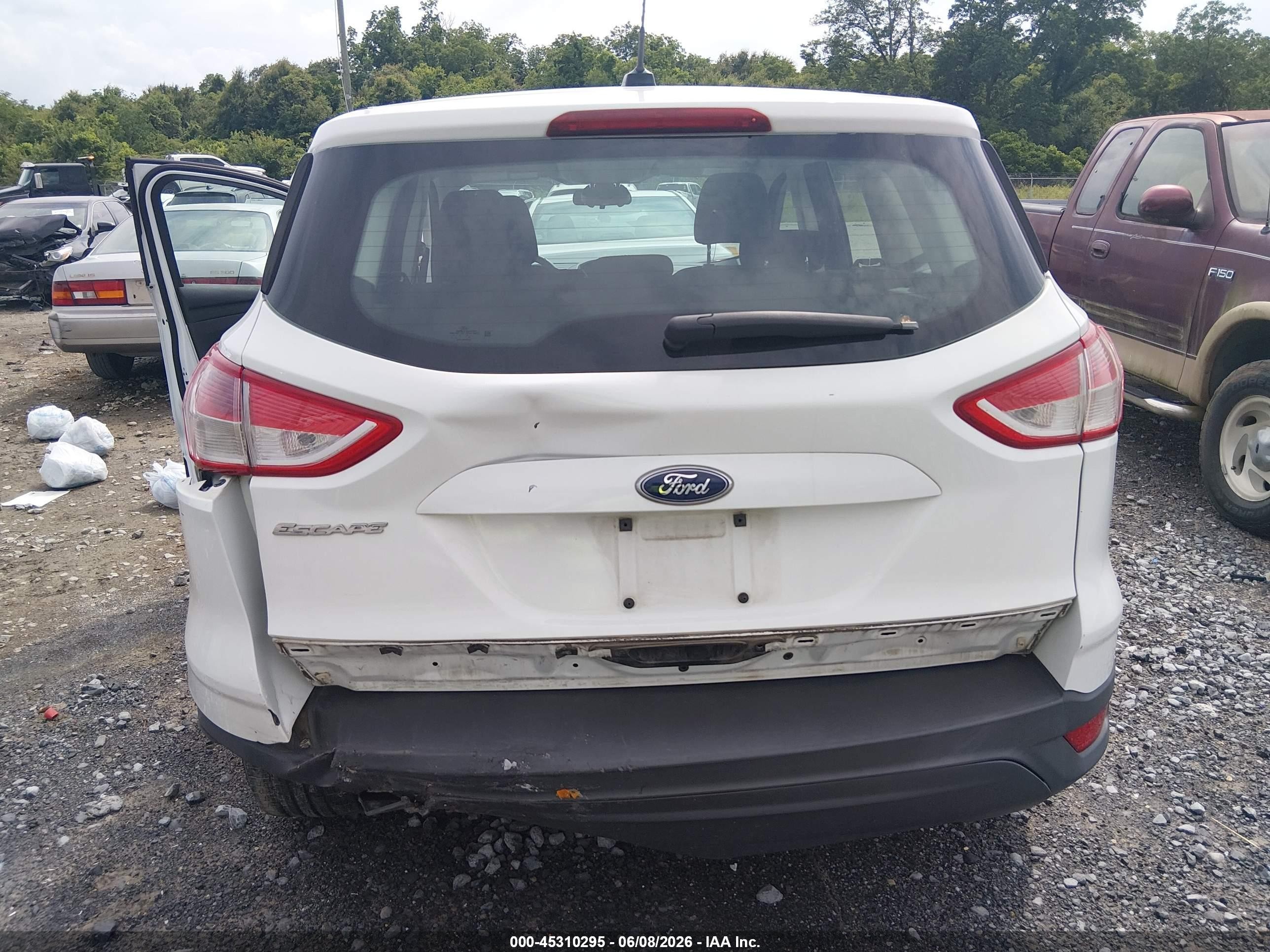 2013 Ford Escape S White vin: 1FMCU0F74DUB90546