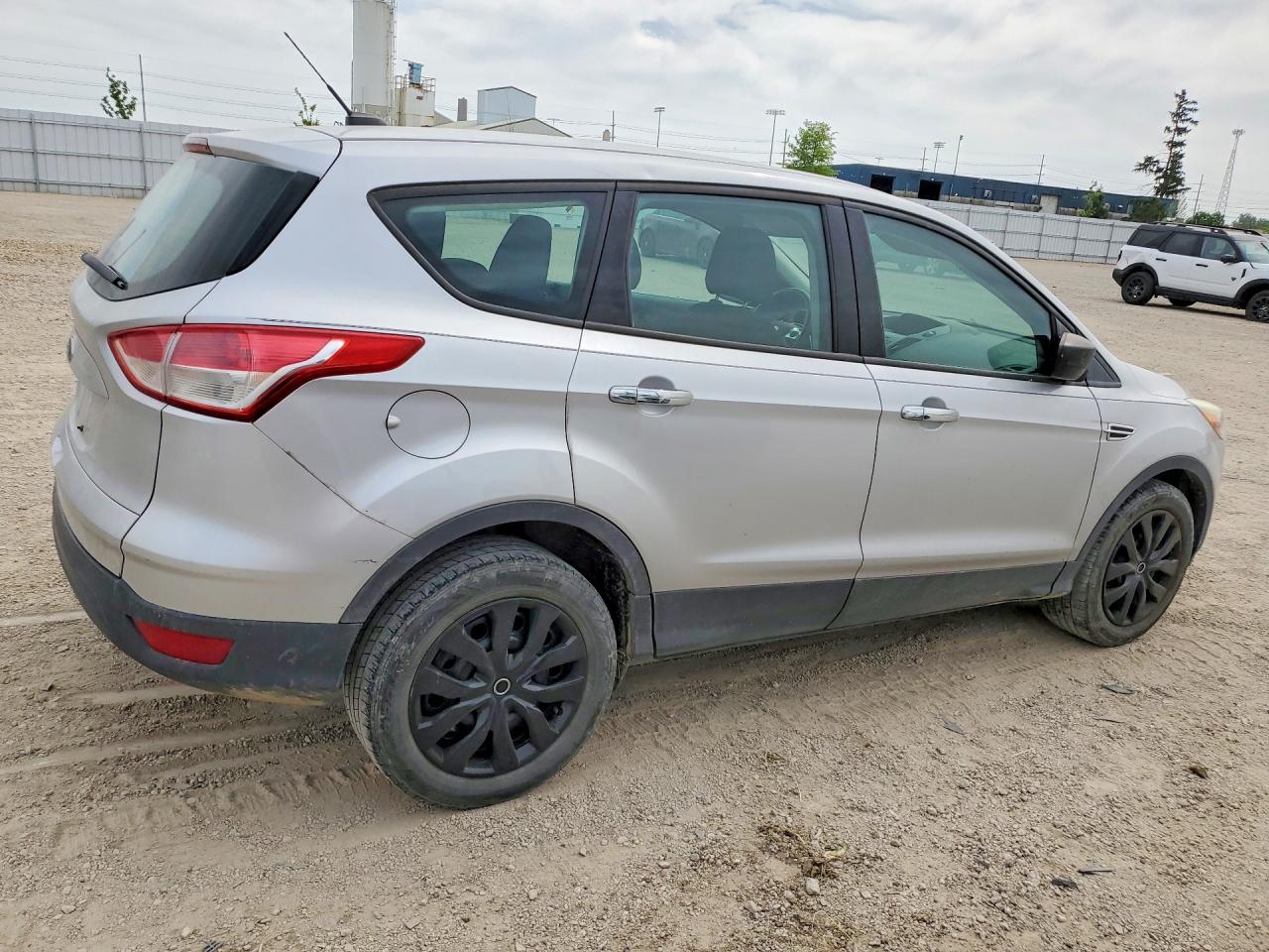 2014 Ford Escape S Серебряный vin: 1FMCU0F74EUA76113