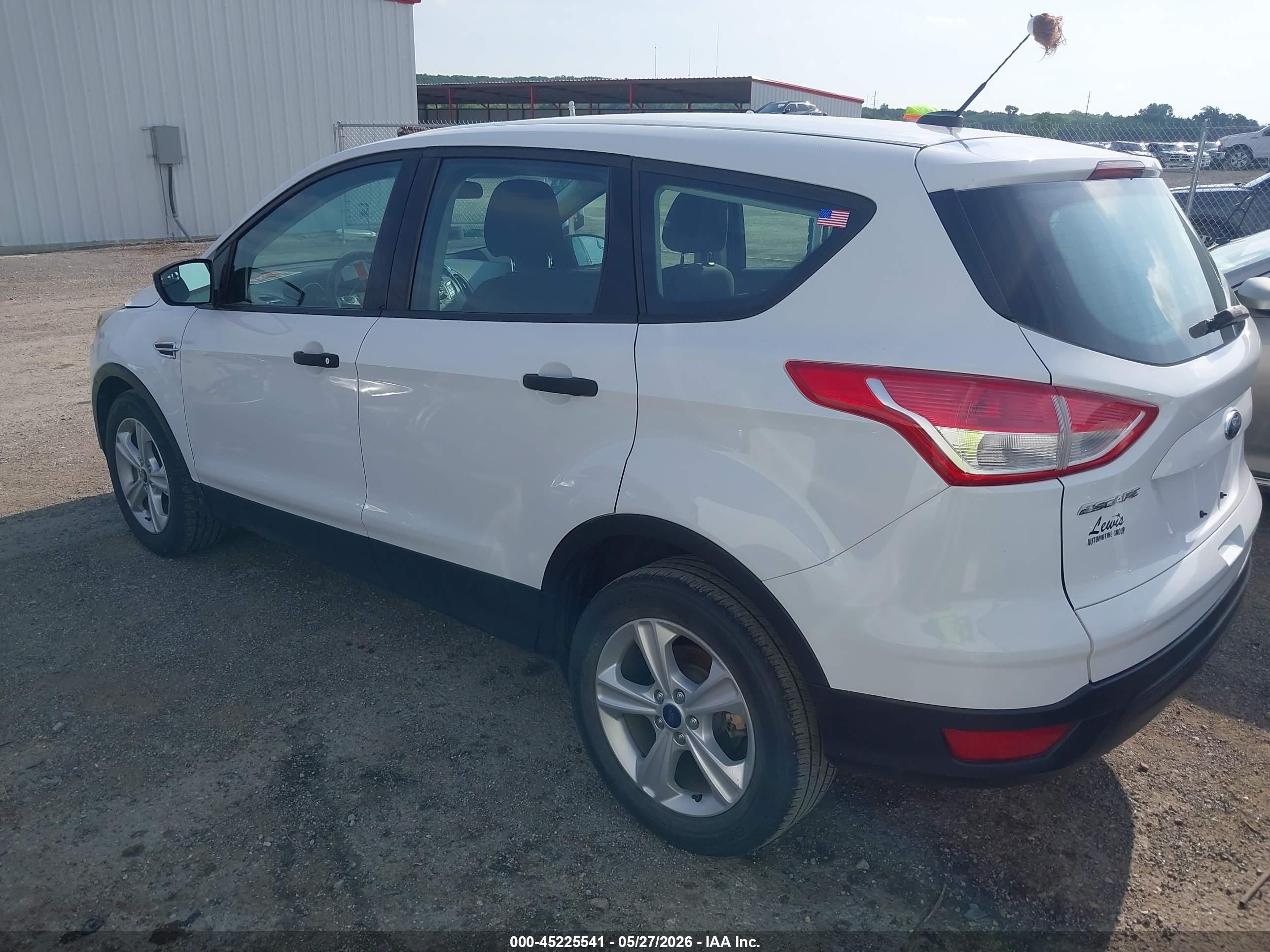 2015 Ford Escape S Белый vin: 1FMCU0F74FUC24892
