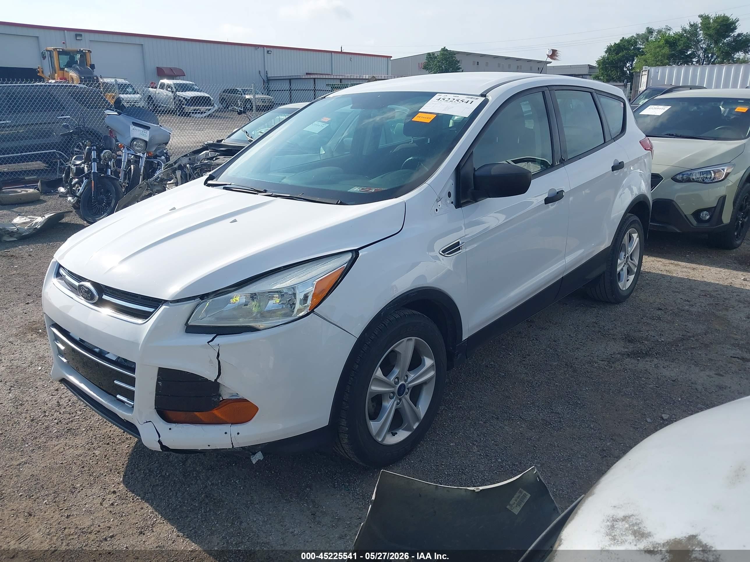 2015 Ford Escape S Белый vin: 1FMCU0F74FUC24892
