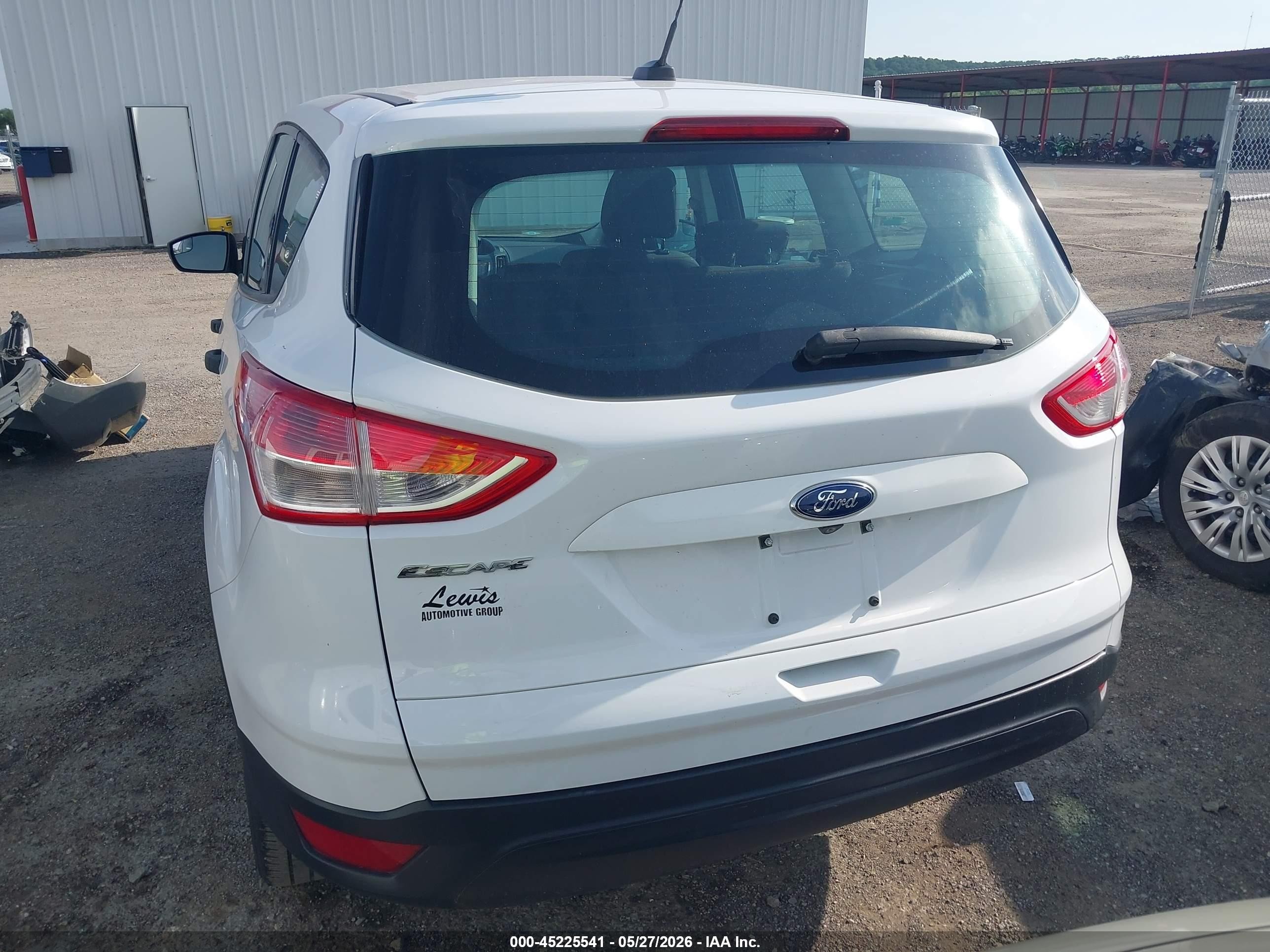 2015 Ford Escape S Белый vin: 1FMCU0F74FUC24892