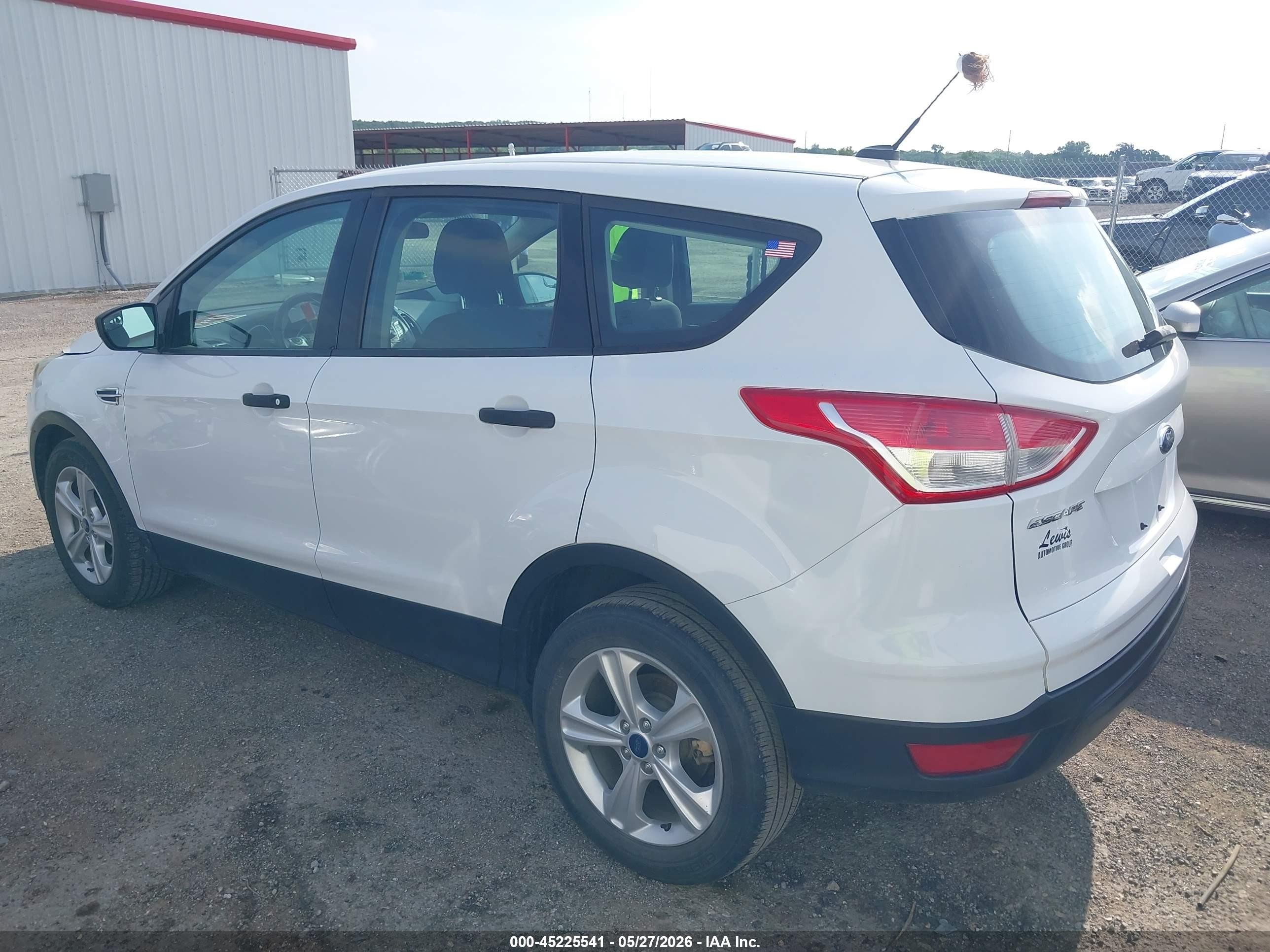 2015 Ford Escape S Белый vin: 1FMCU0F74FUC24892