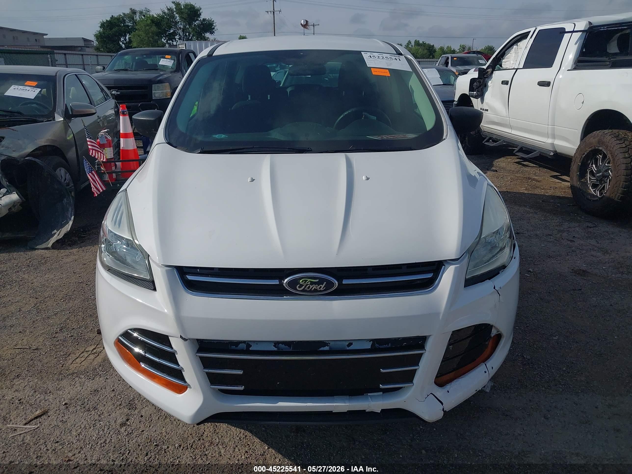 2015 Ford Escape S Белый vin: 1FMCU0F74FUC24892