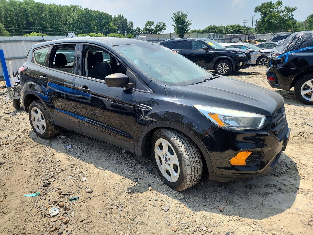 2017 Ford Escape S Черный vin: 1FMCU0F74HUD64542