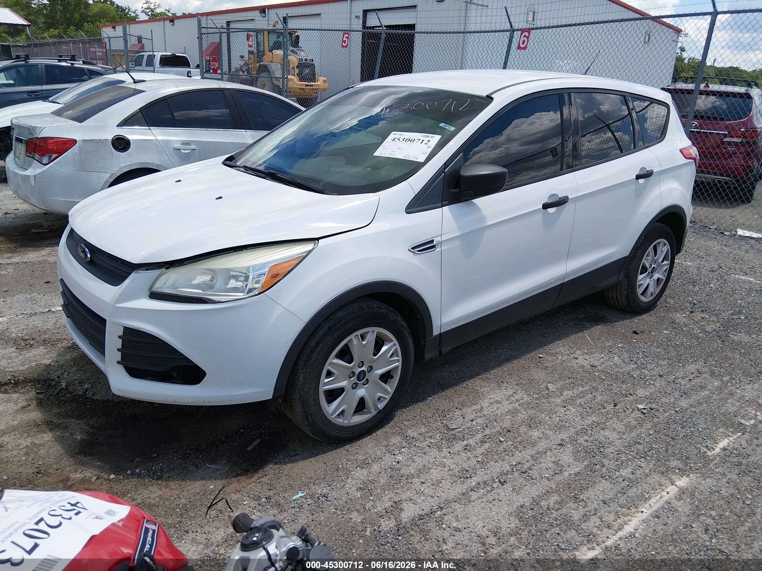 2013 Ford Escape S White vin: 1FMCU0F75DUA35195