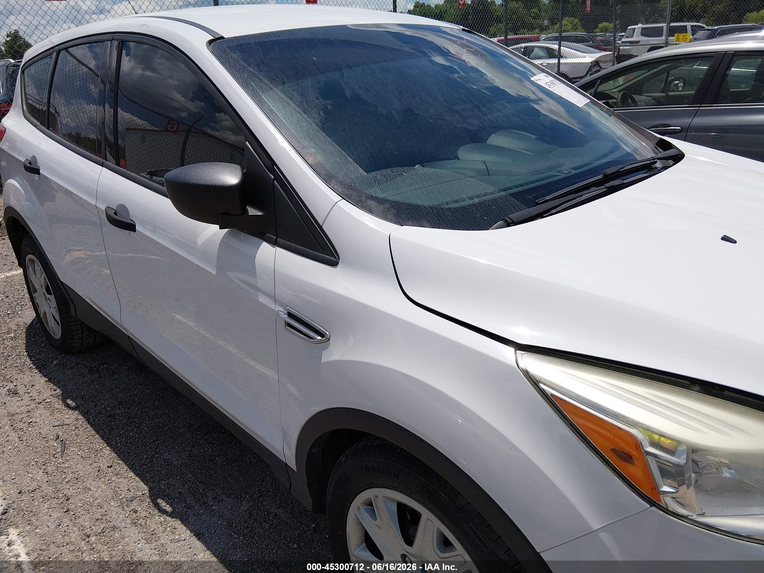 2013 Ford Escape S White vin: 1FMCU0F75DUA35195