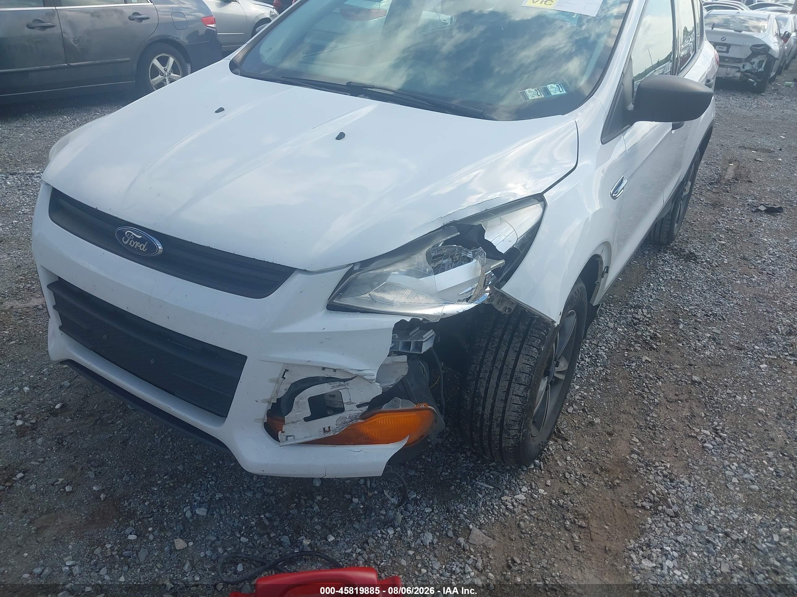 2013 Ford Escape S White vin: 1FMCU0F75DUA45080