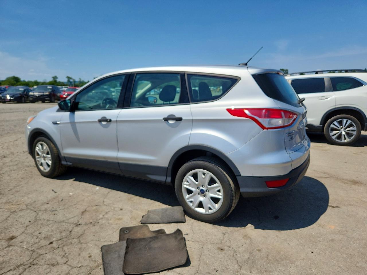 2014 Ford Escape S Серебряный vin: 1FMCU0F75EUB19955