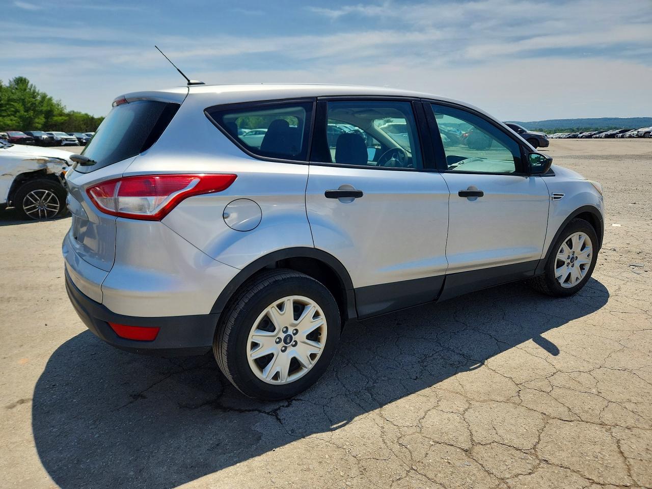 2014 Ford Escape S Серебряный vin: 1FMCU0F75EUB19955