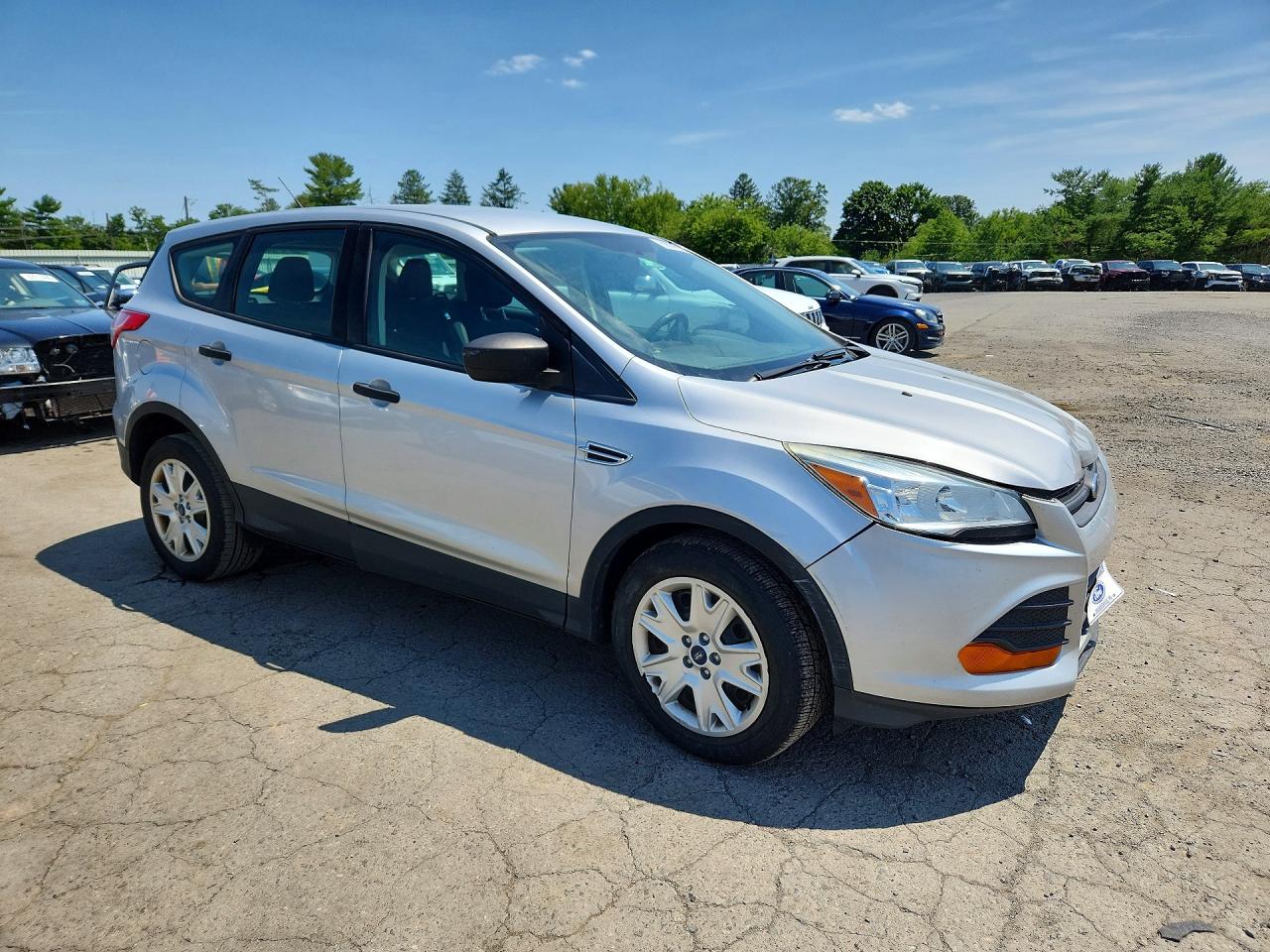 2014 Ford Escape S Серебряный vin: 1FMCU0F75EUB19955