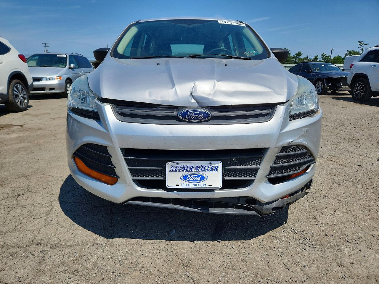 2014 Ford Escape S Серебряный vin: 1FMCU0F75EUB19955