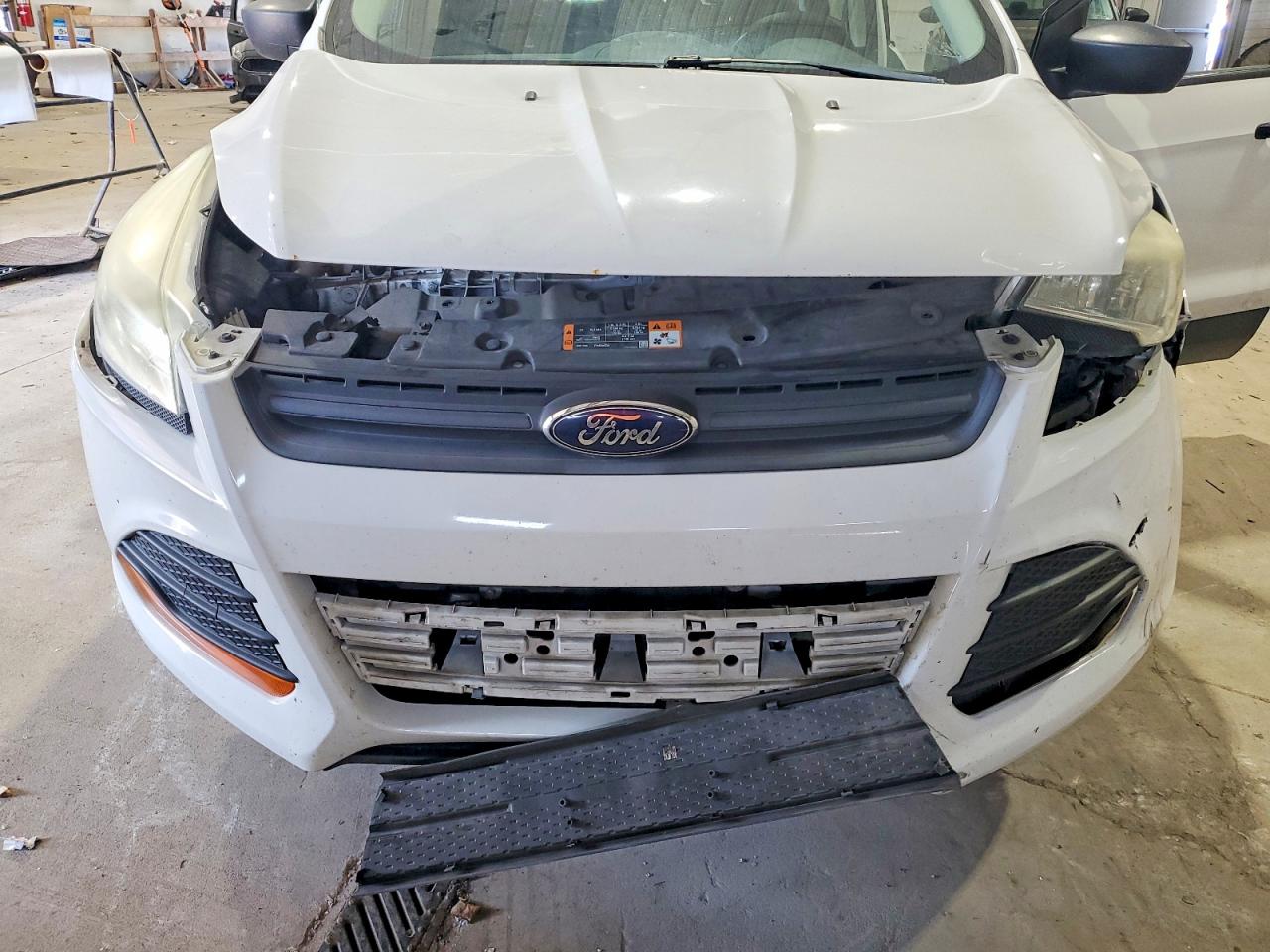 2014 Ford Escape S Белый vin: 1FMCU0F75EUD44845