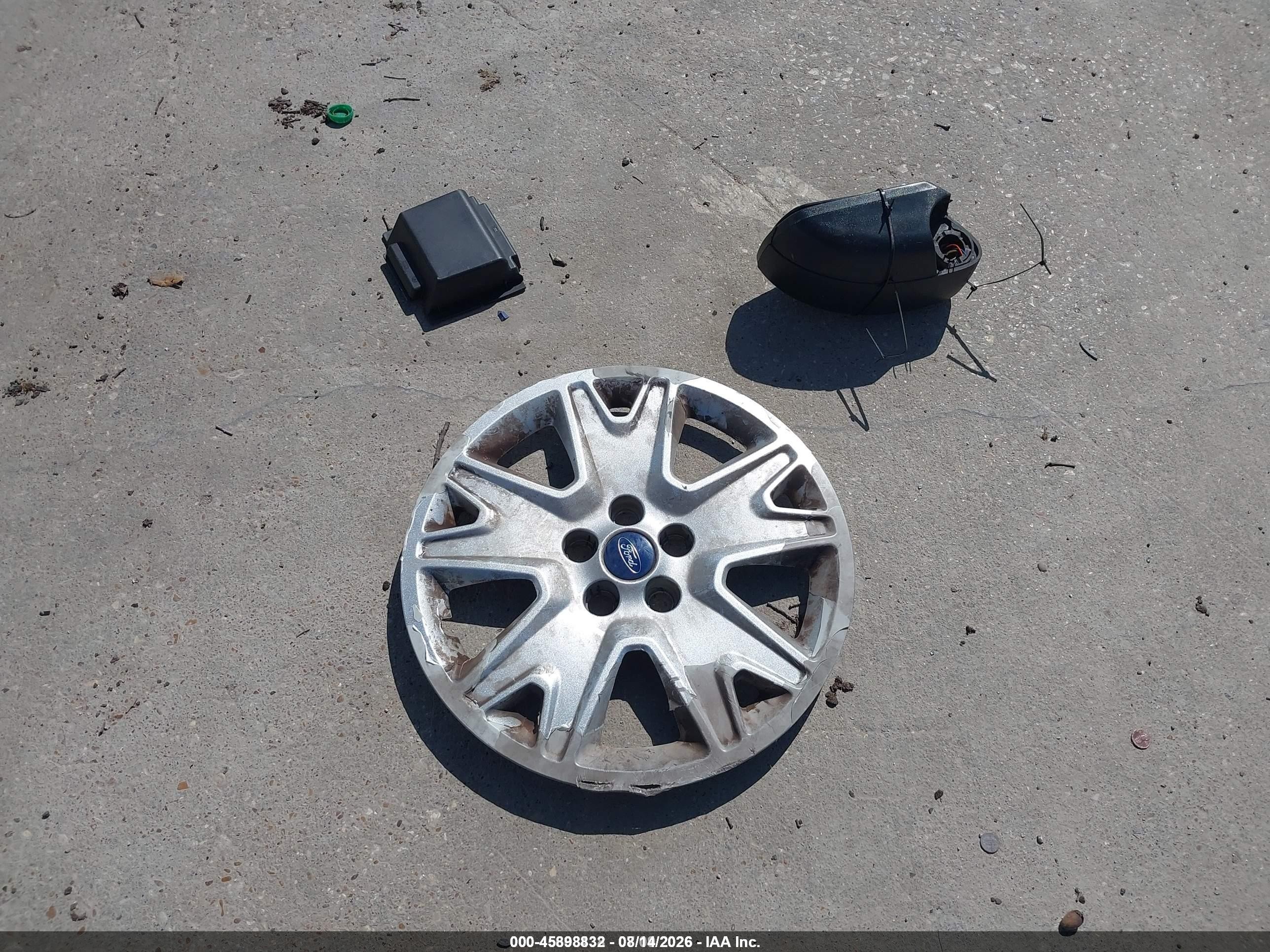 2014 Ford Escape S White vin: 1FMCU0F75EUE12058
