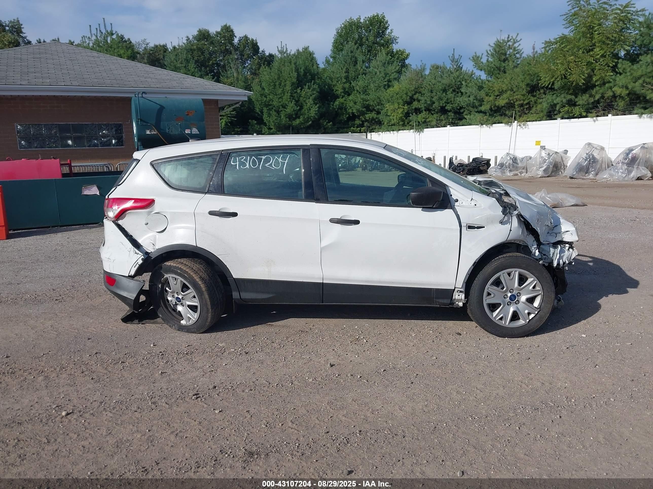 2015 Ford Escape S White vin: 1FMCU0F75FUA06959