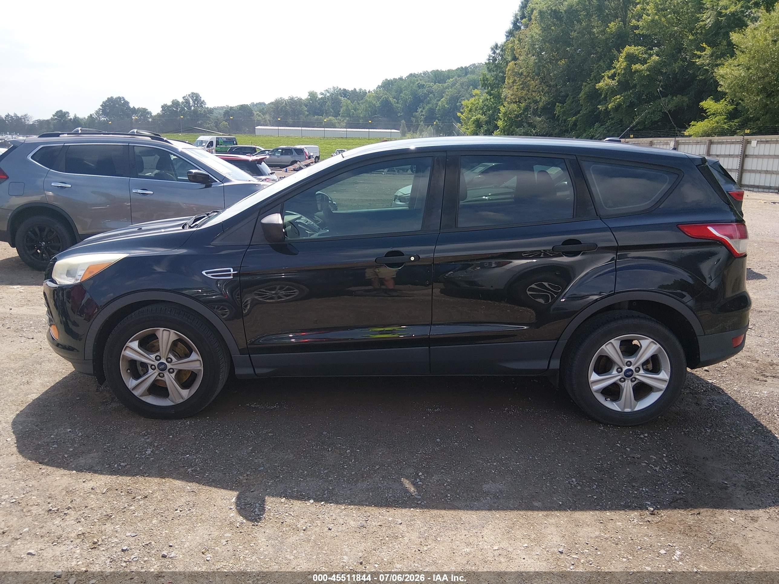 2015 Ford Escape S Черный vin: 1FMCU0F75FUA89681