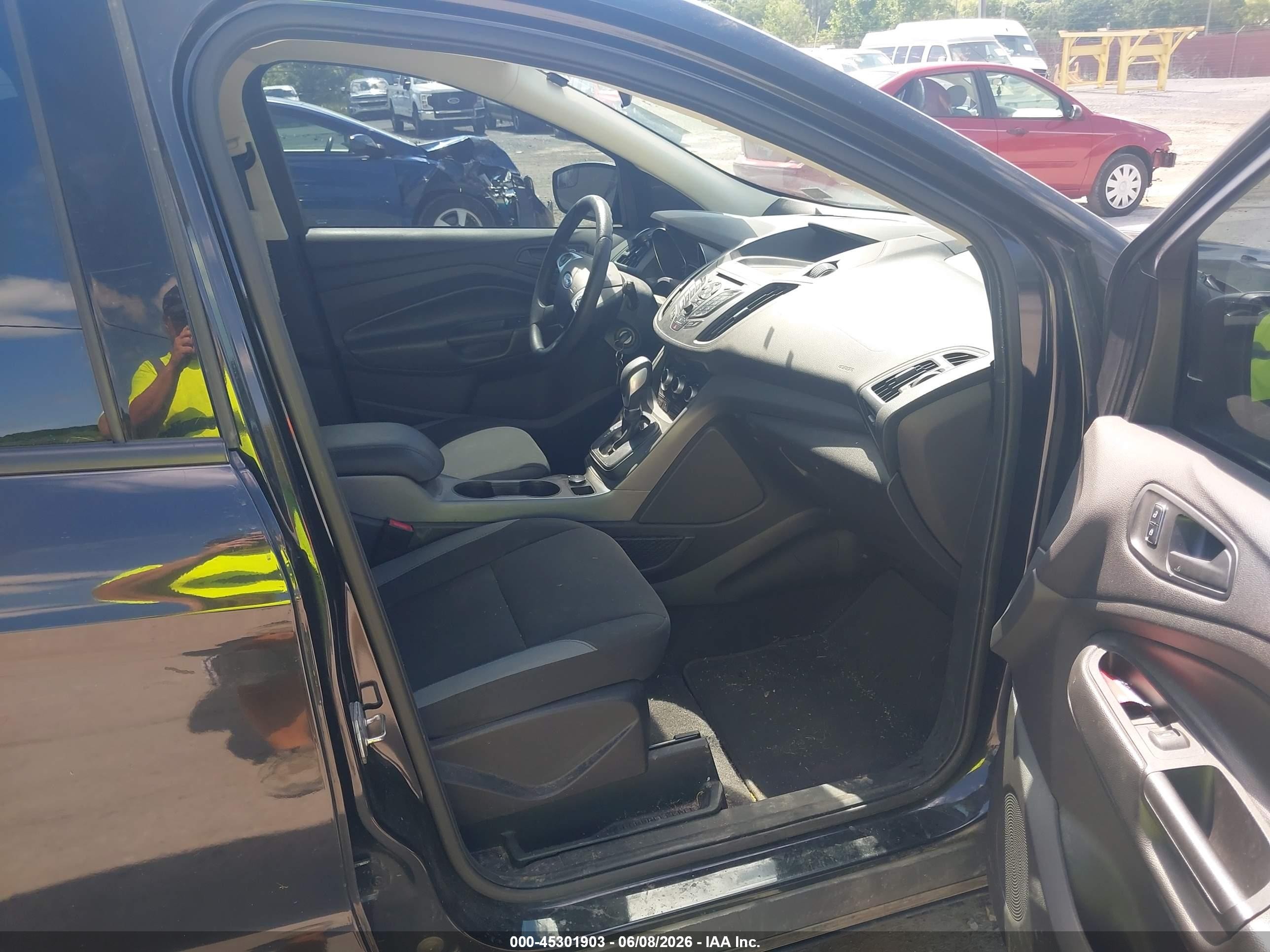 2015 Ford Escape S Черный vin: 1FMCU0F75FUC22262