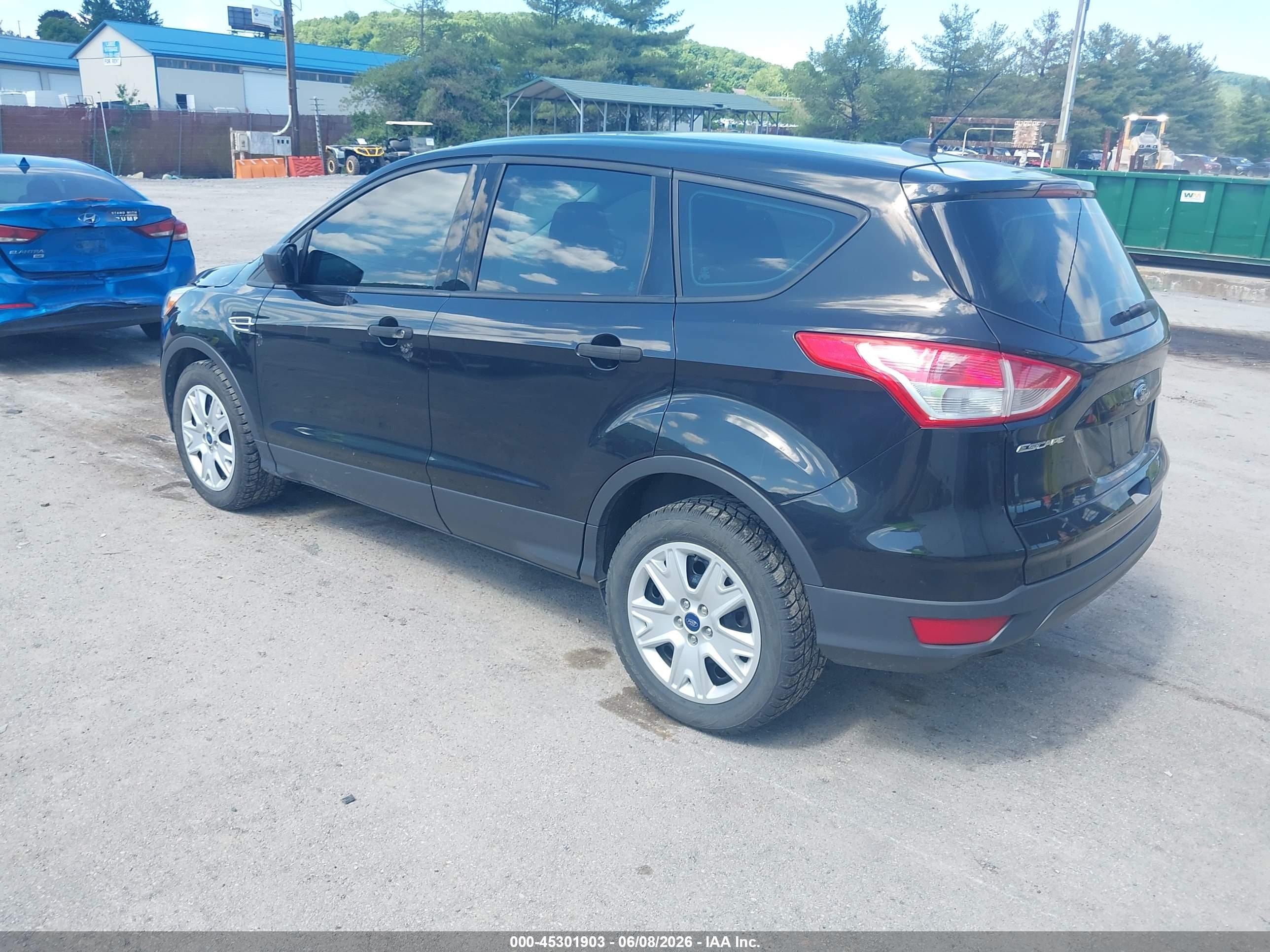 2015 Ford Escape S Черный vin: 1FMCU0F75FUC22262