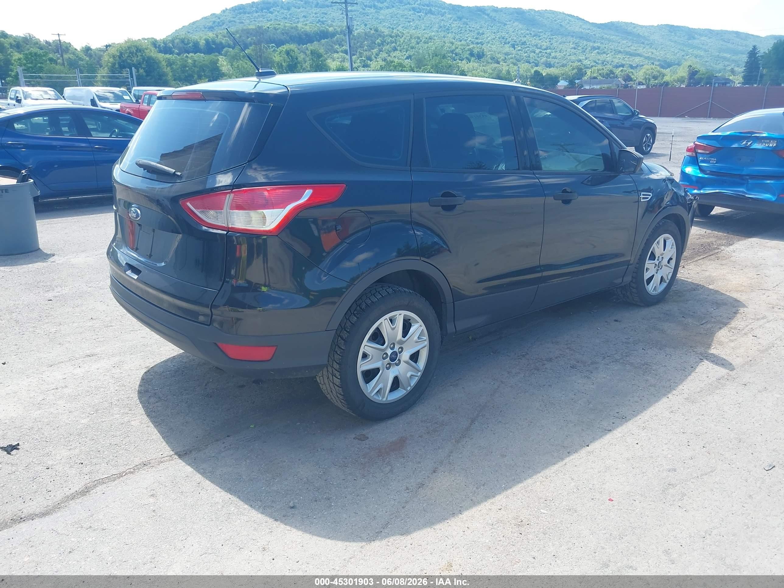 2015 Ford Escape S Черный vin: 1FMCU0F75FUC22262
