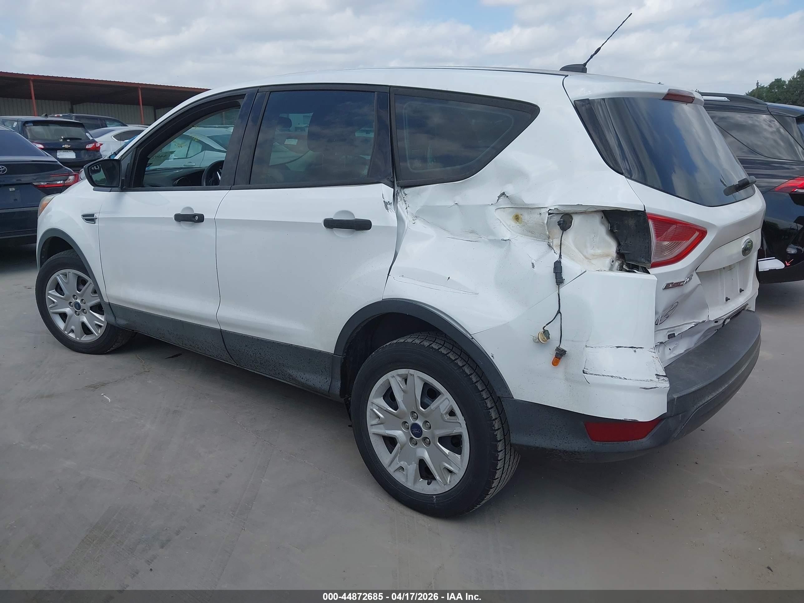 2013 Ford Escape S Белый vin: 1FMCU0F76DUC23224